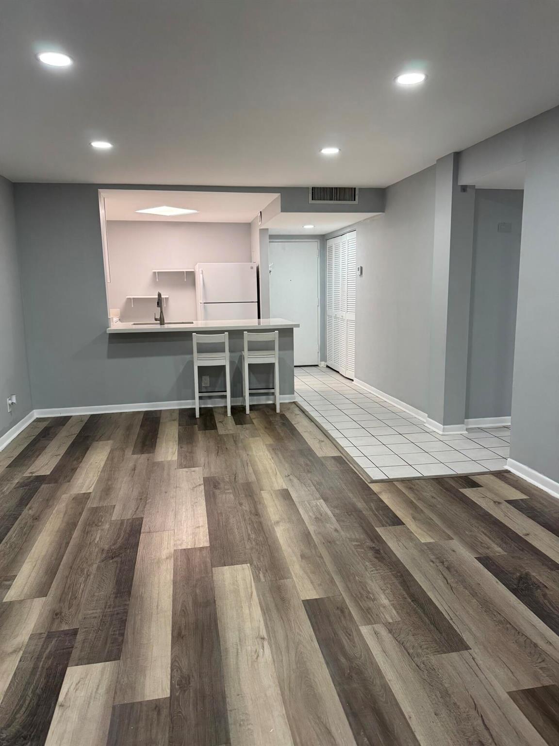 RAMBLEWOOD EAST CONDO - Residential
