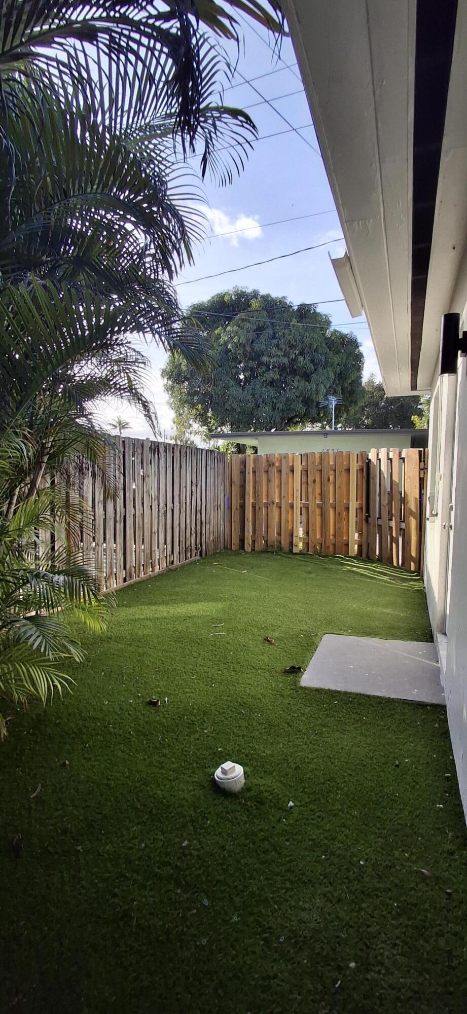 HOLLYWOOD - Residential Lease