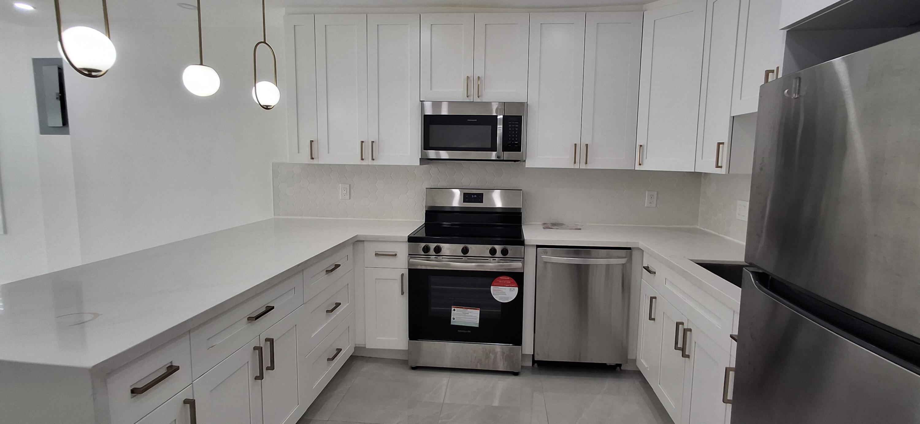 HOLLYWOOD - Residential Lease