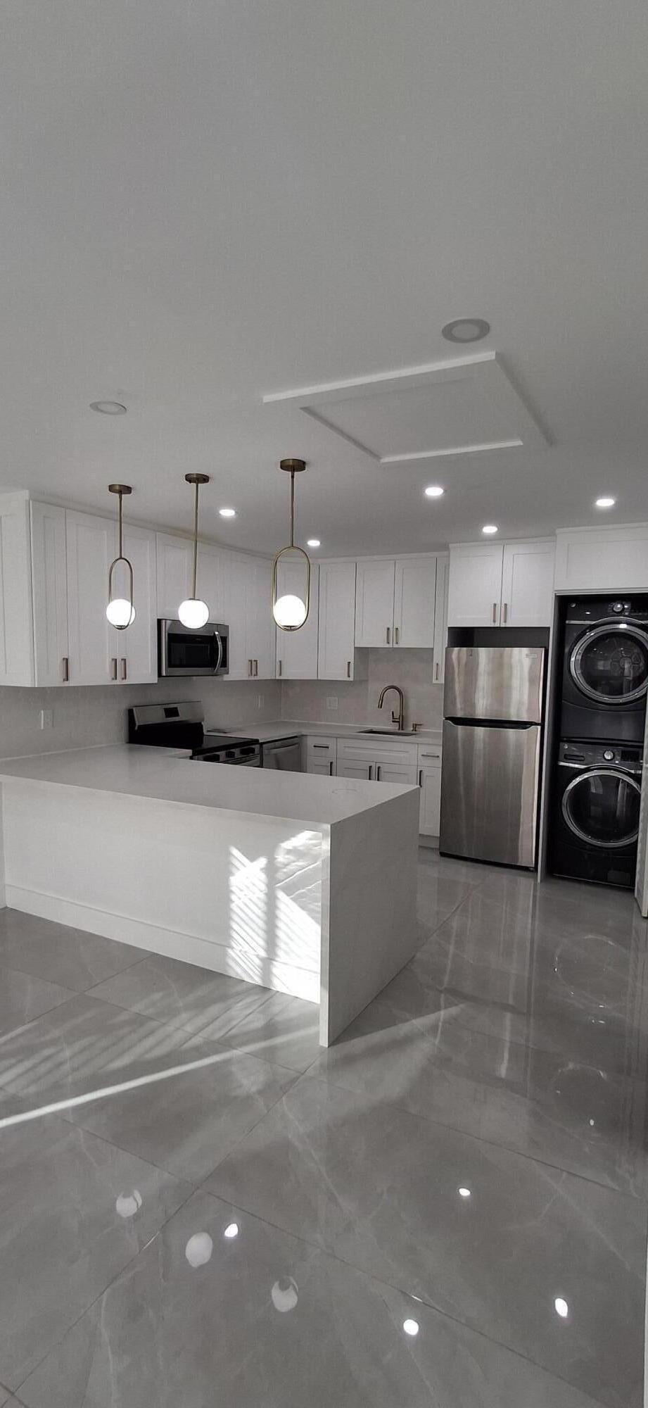 HOLLYWOOD - Residential Lease