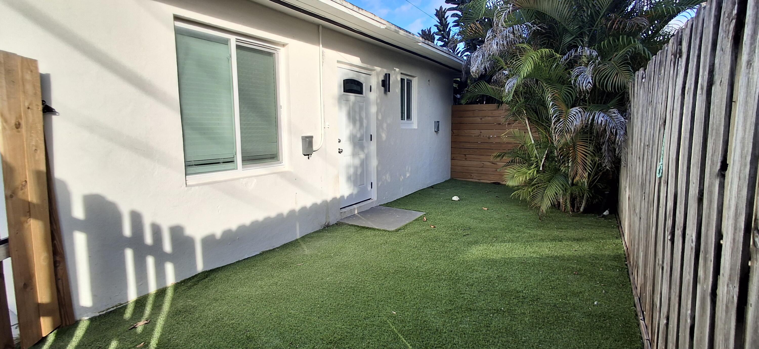 HOLLYWOOD - Residential Lease