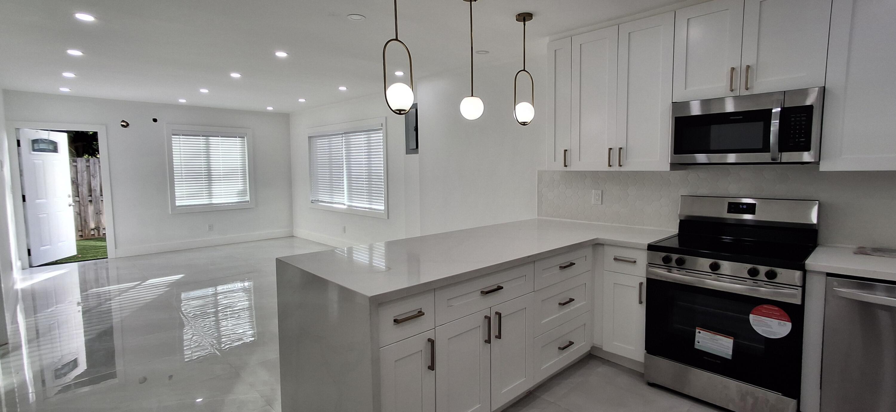 HOLLYWOOD - Residential Lease