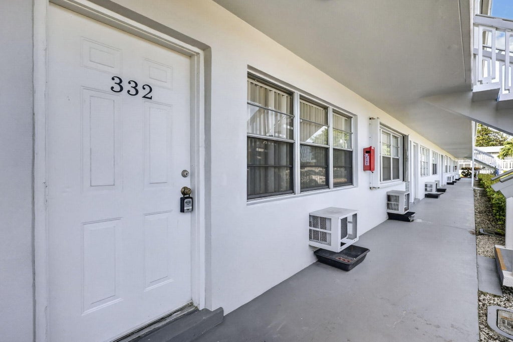 Photo of 332 NORTHAMPTON Q, West Palm Beach, FL 33417 (MLS # B26081868)