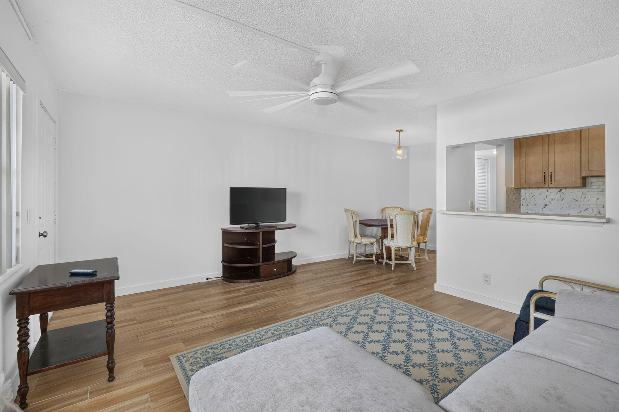 View photos, virtual tours, details... 332 NORTHAMPTON Q