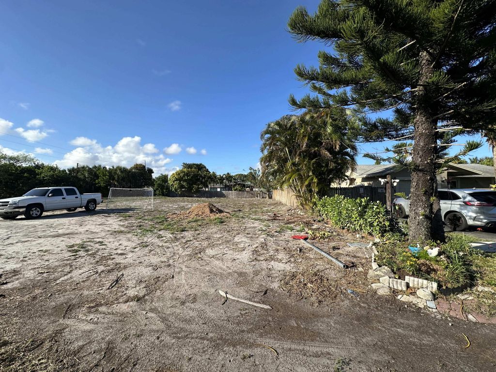 Photo of 731 SW 3rd Avenue, Boynton Beach, FL 33426 (MLS # R11168472)