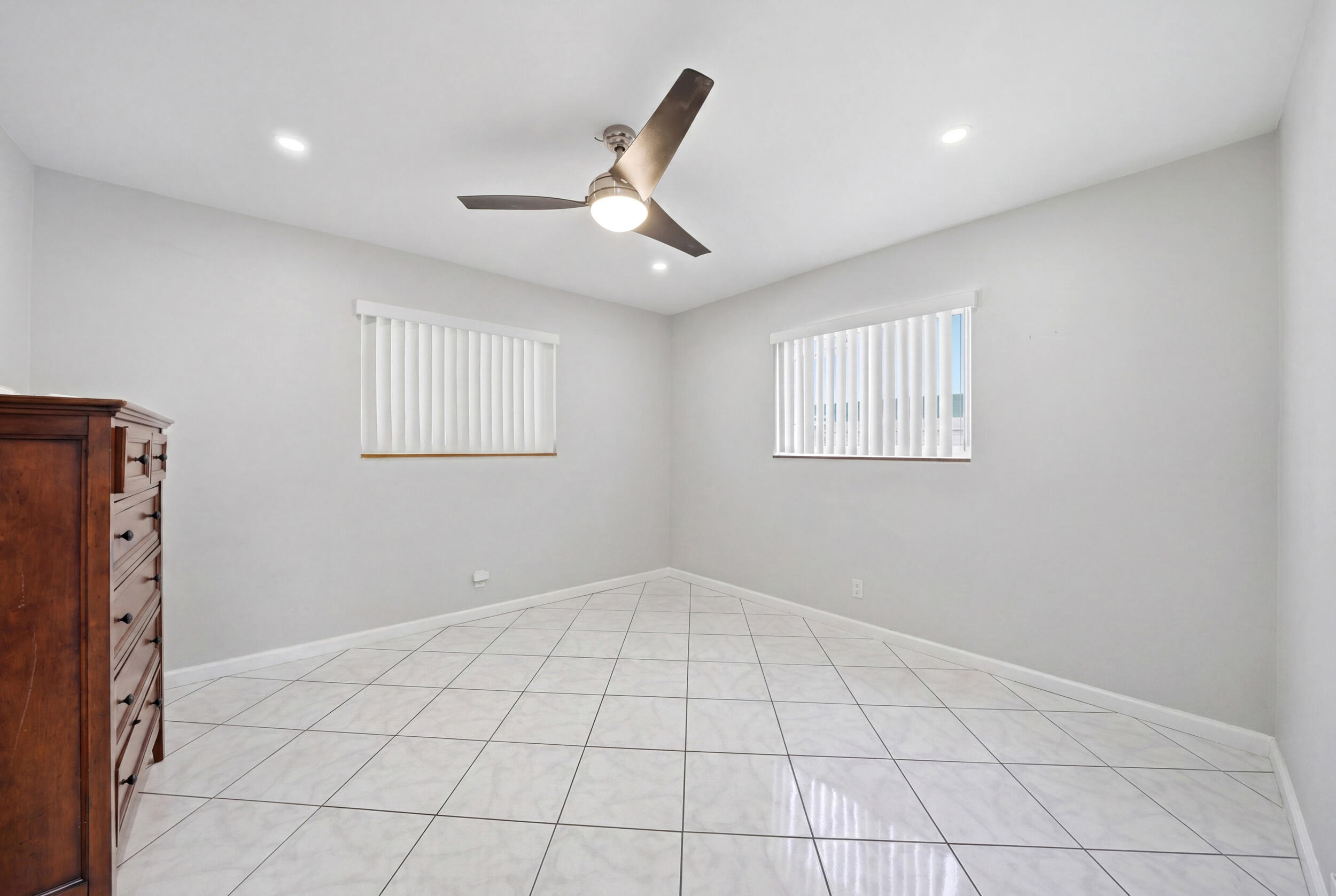 DRIFTWOOD PLAZA - Residential