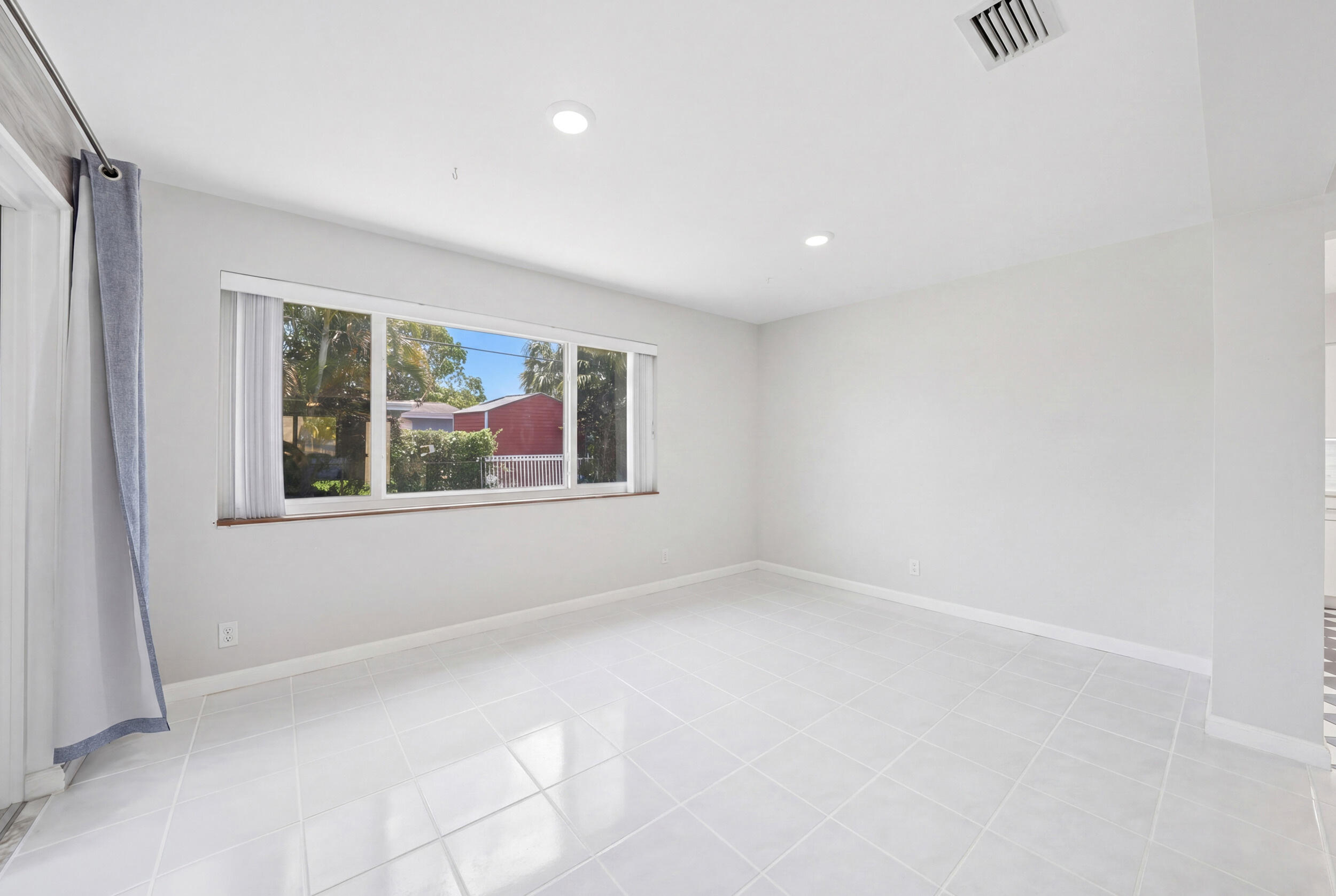 DRIFTWOOD PLAZA - Residential