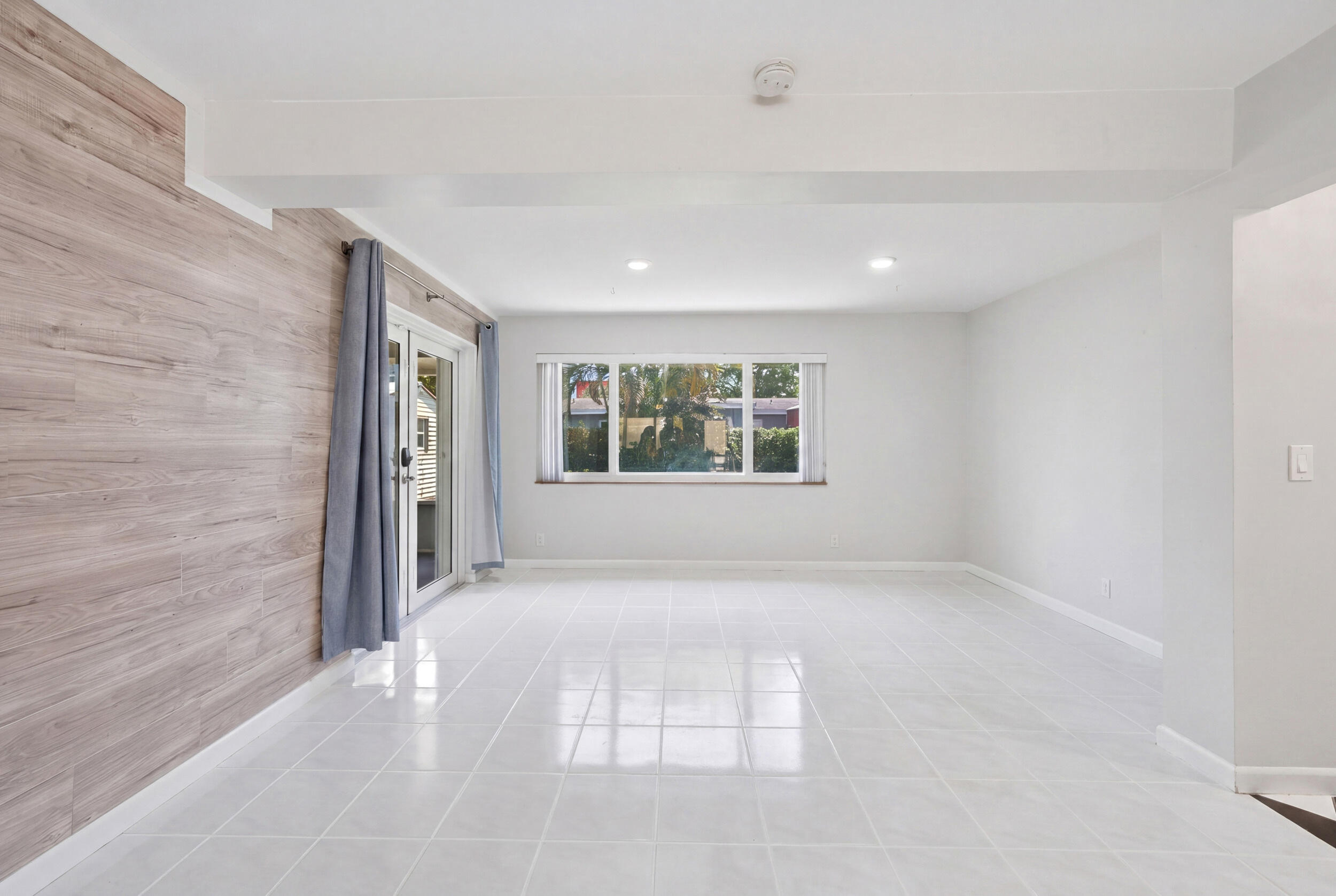 DRIFTWOOD PLAZA - Residential