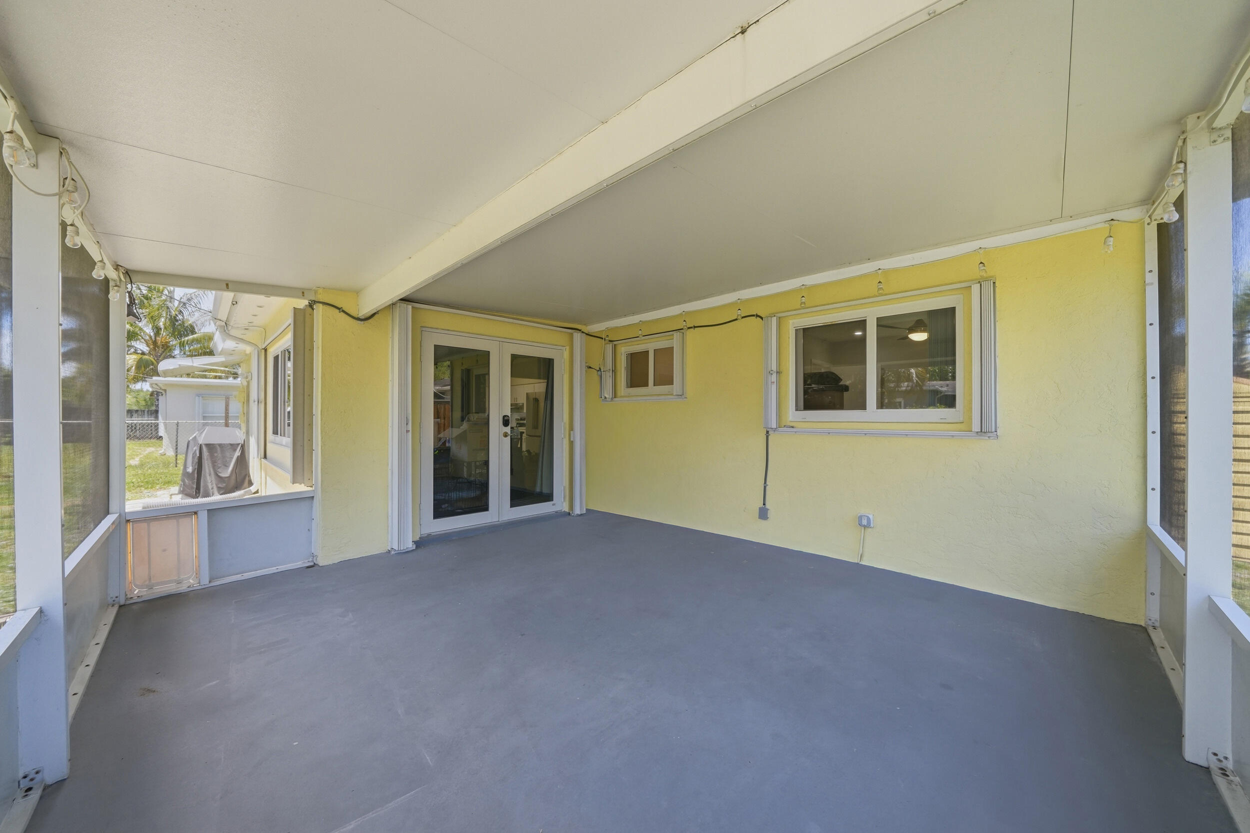 DRIFTWOOD PLAZA - Residential