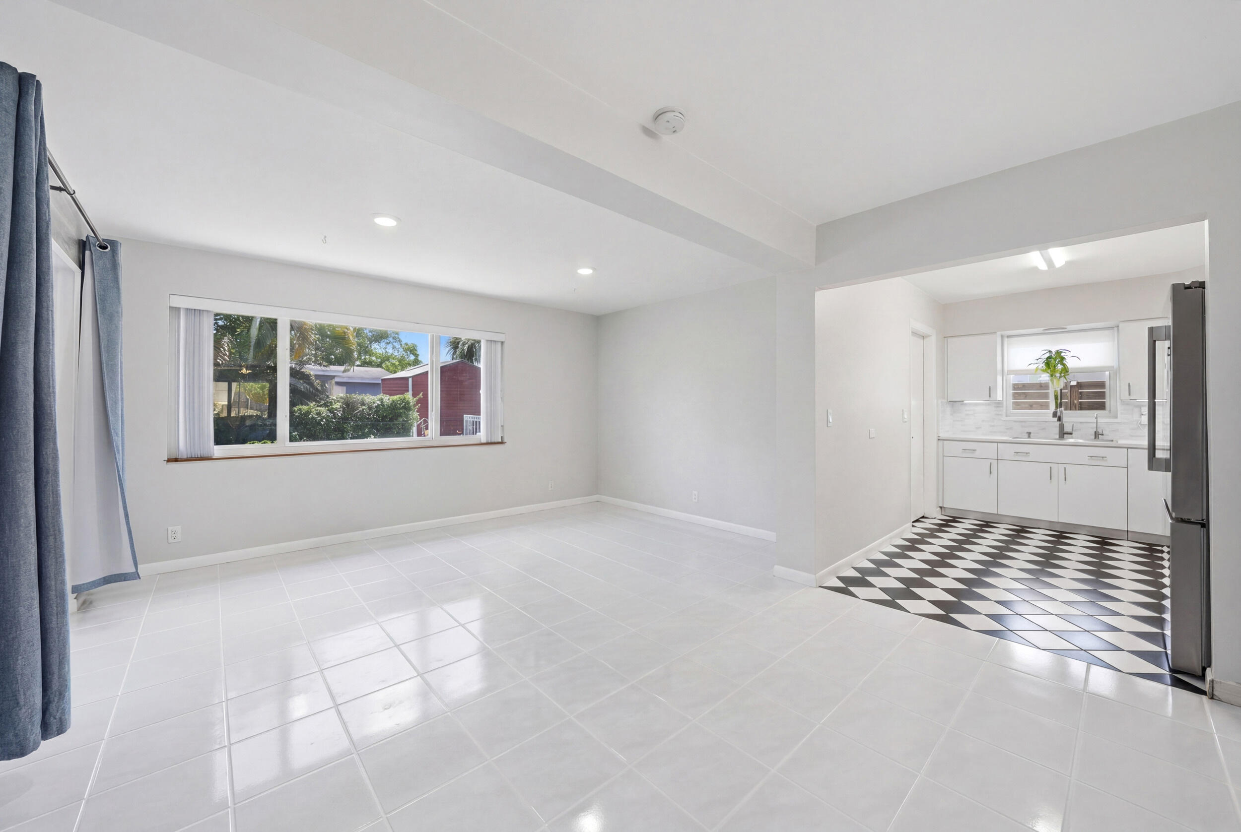 DRIFTWOOD PLAZA - Residential