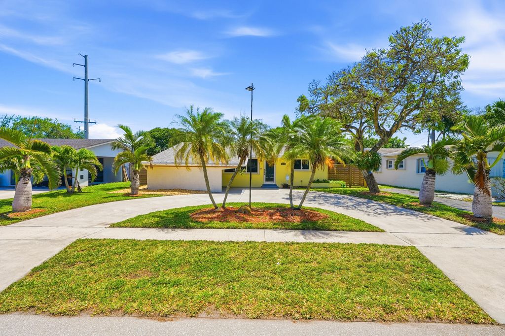 Photo of 6410 Harding Street, Hollywood, FL 33024 (MLS # B26018123)