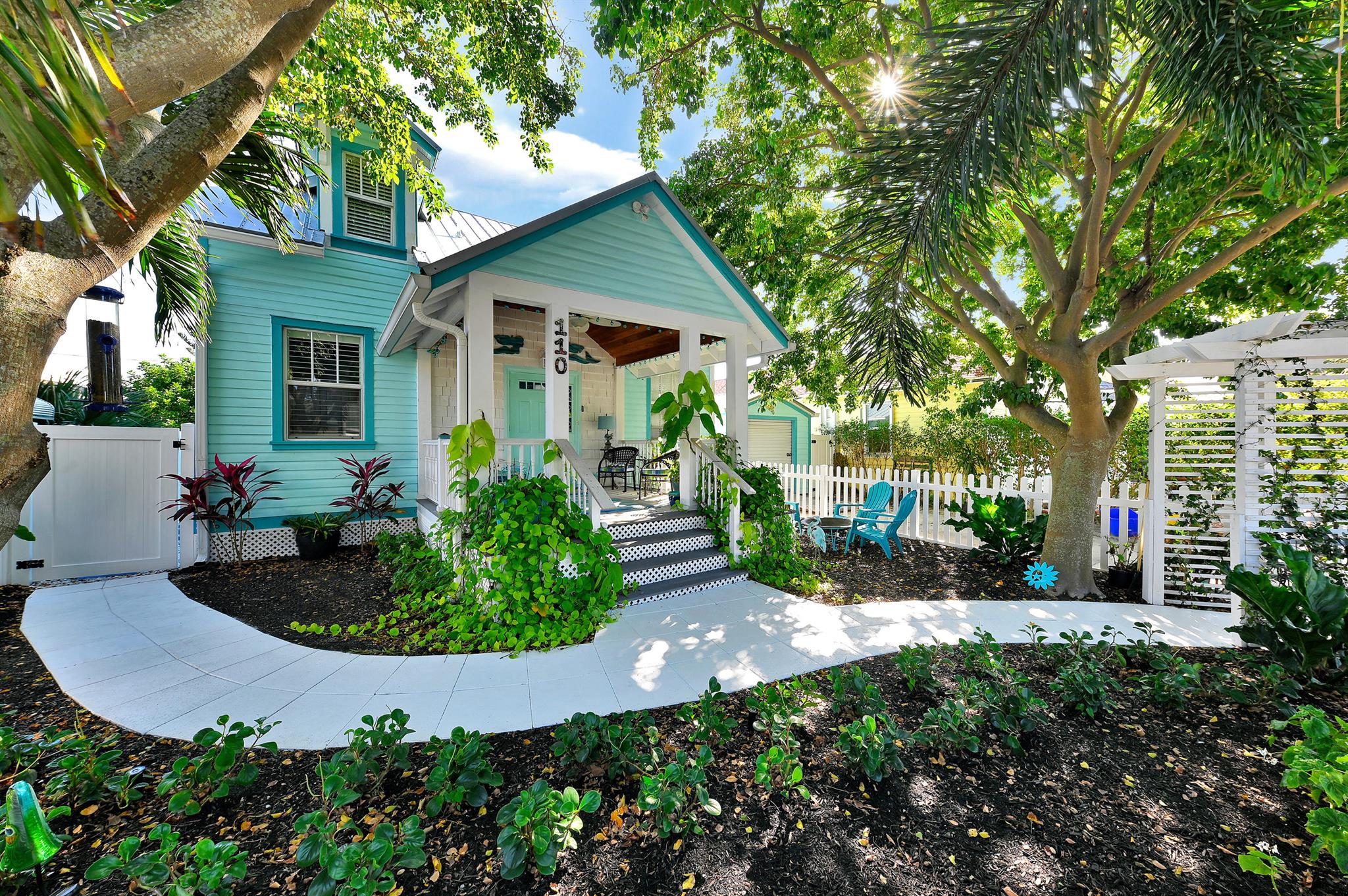 This house is historic house built in 1925 Key West Style Cottage and has been beautifully renovated and decorated to perfection. Has anything that is needed so just bring yourself and your clothes. Everything is new, the windows are hurricane proof, AC, roof is aluminum,& pool. It has an upstairs & a loft where the master bedroom w/king and master bath are situated.There is also a area with a desk. Also futon bed in loft area for 2 people and it is a bedroom with doors that shut. Queen in 2nd bedroom. Double bed downstairs. 2 A/C units, 3TVS w/basic cable service. Has an alarm so if the door opens you will know if your child is trying to go out to the pool.. The house is 1 block from the intercoastal & It's a short walk to Lake Worth. 15 min walk Beach or 5 min drive.