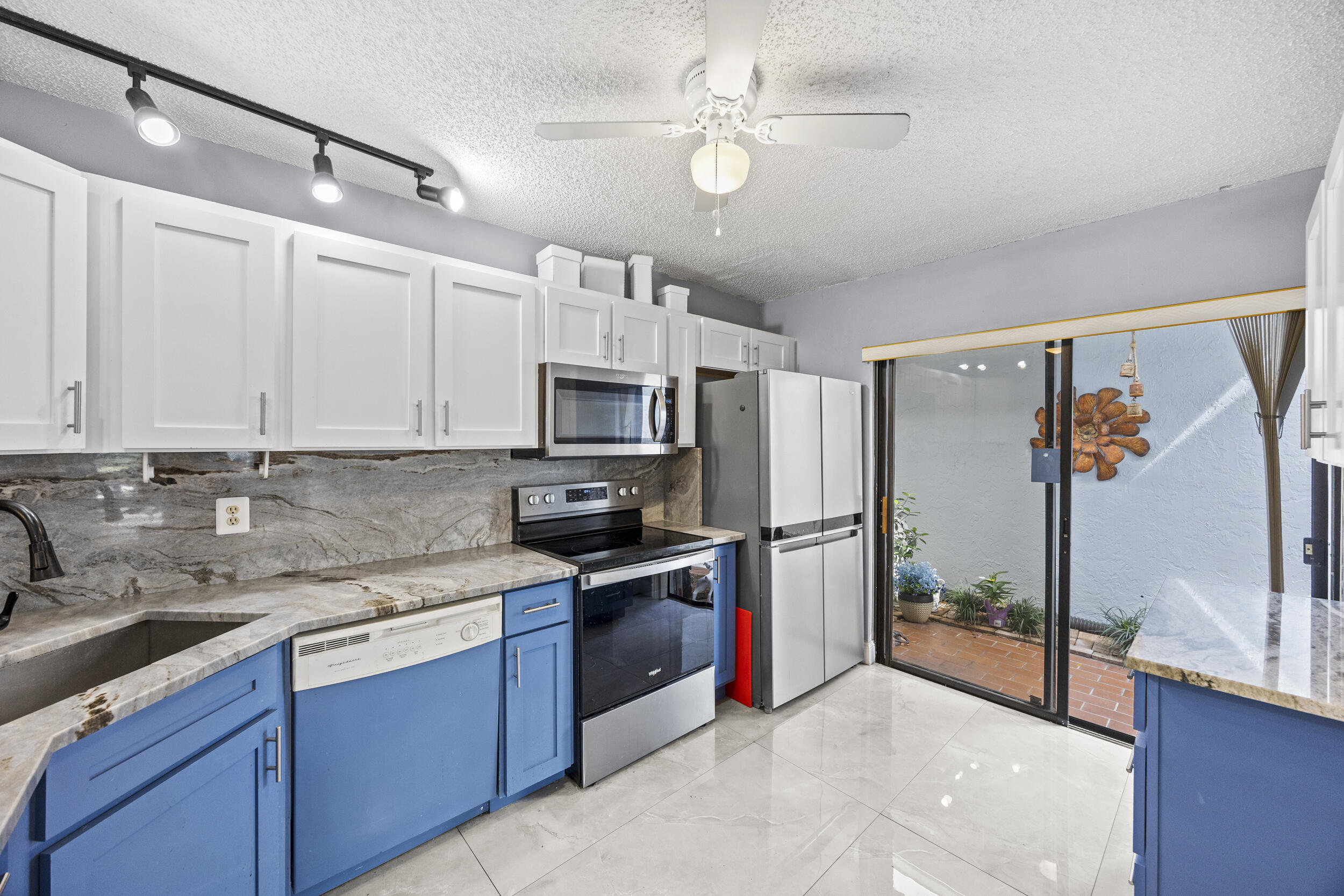 ARBOURS II OF THE PALM BEACHES - Residential