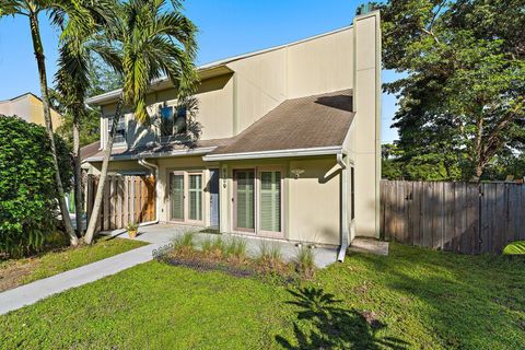 Photo of 9199 Green Meadows Way, Palm Beach Gardens, FL 33418 (MLS # R11138288)
