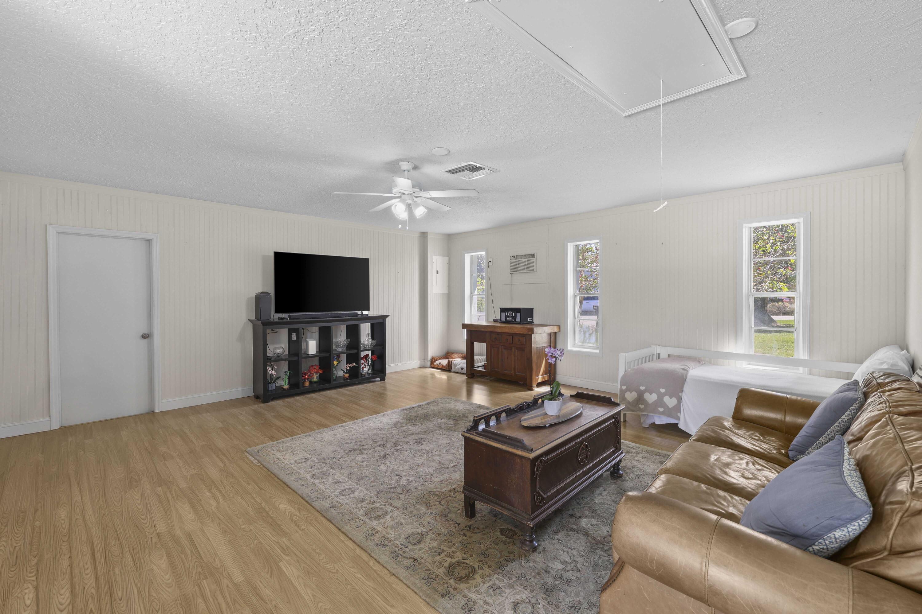 ISLAND ESTATES - Residential