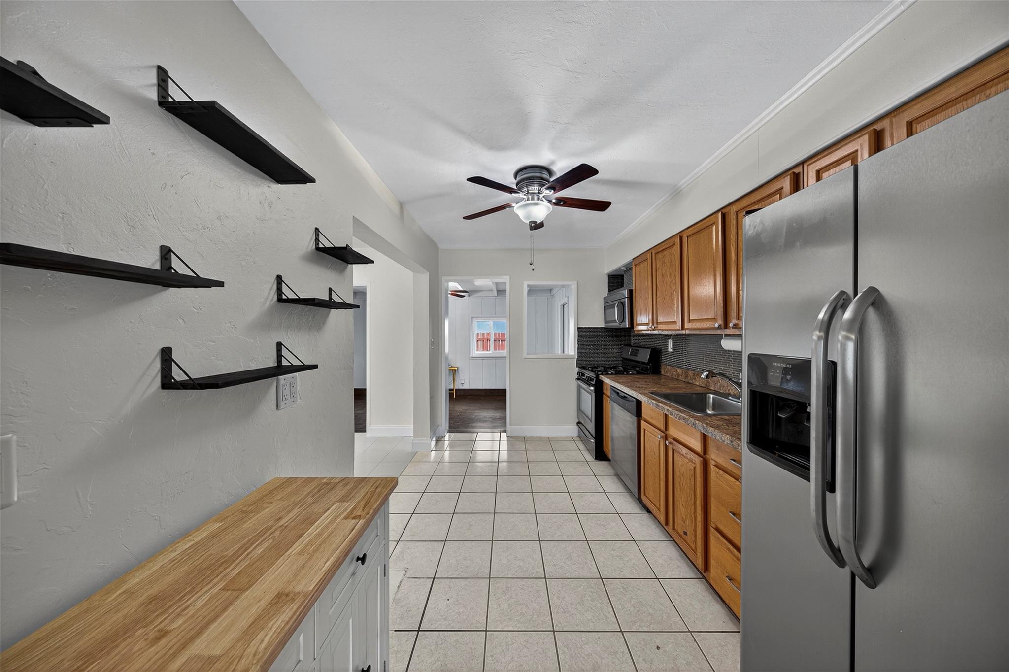 5272 NE 4th Ter