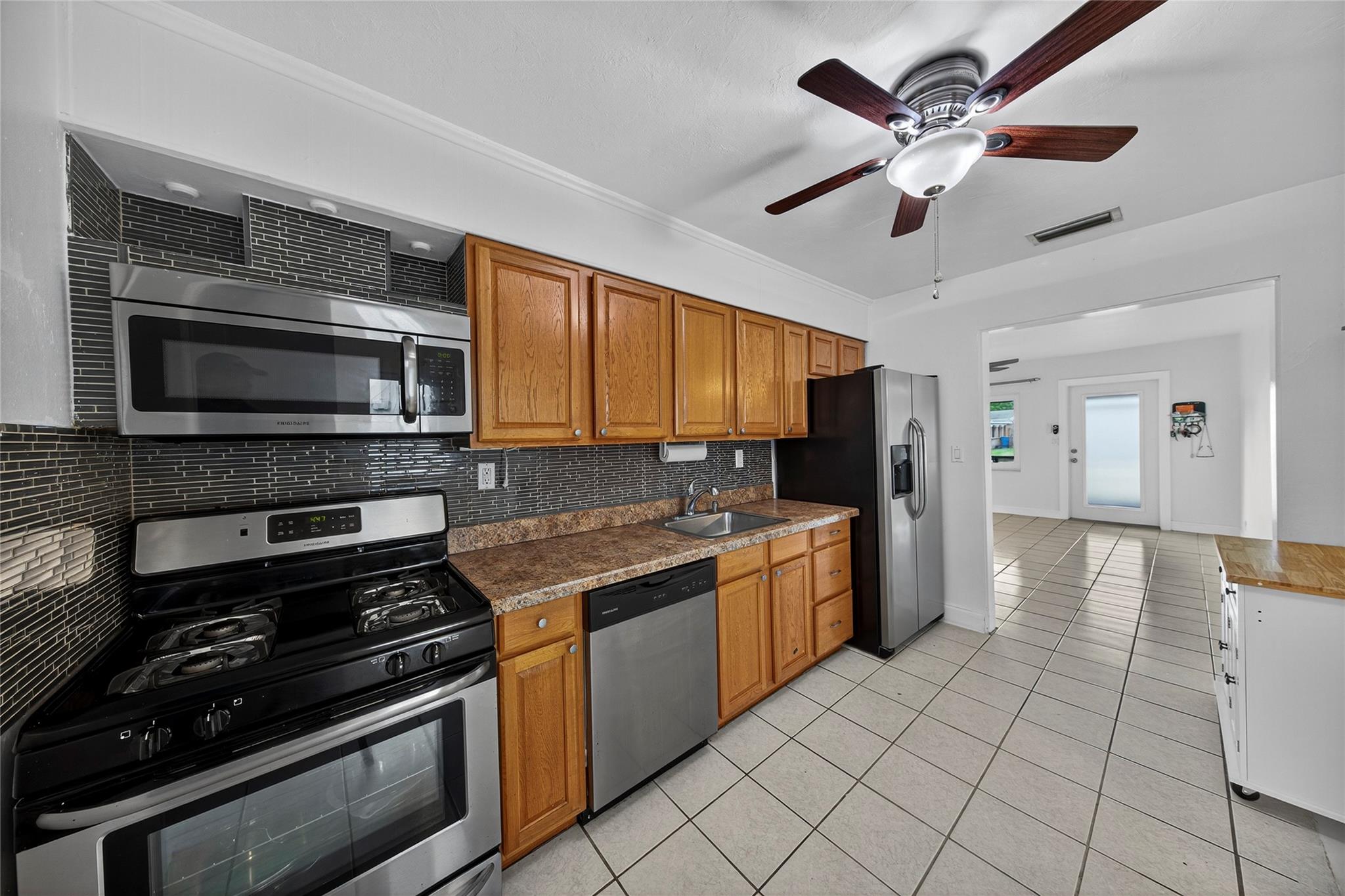 5272 NE 4th Ter