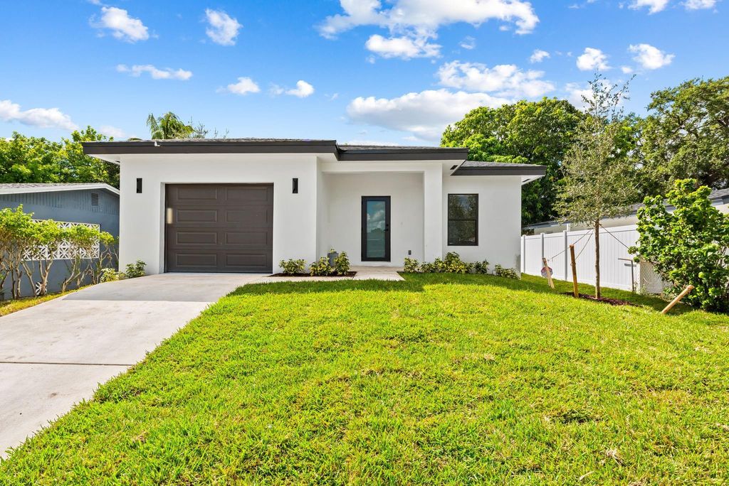 Photo of 2810 NW 7th Street, Fort Lauderdale, FL 33311 (MLS # B26022325)