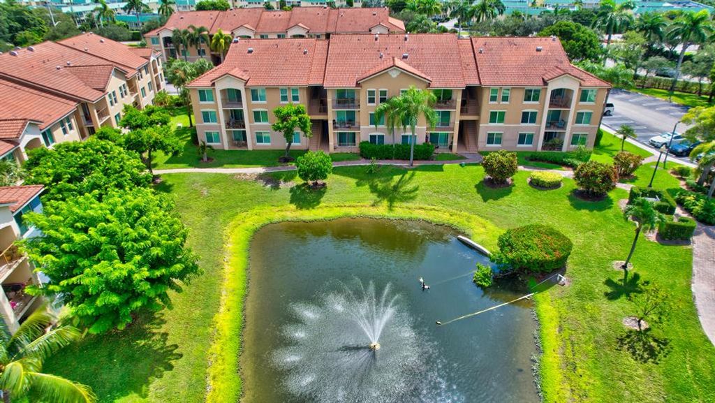 Photo of 124 Villa Circle #124, Boynton Beach, FL 33435 (MLS # R10873386)