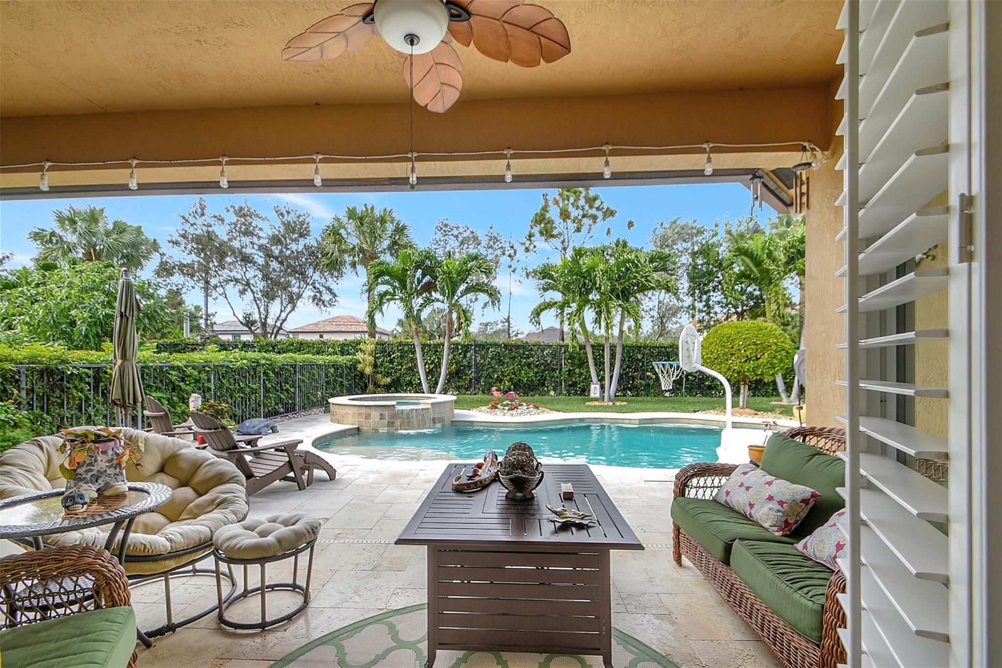 VISTA LAGO - Residential