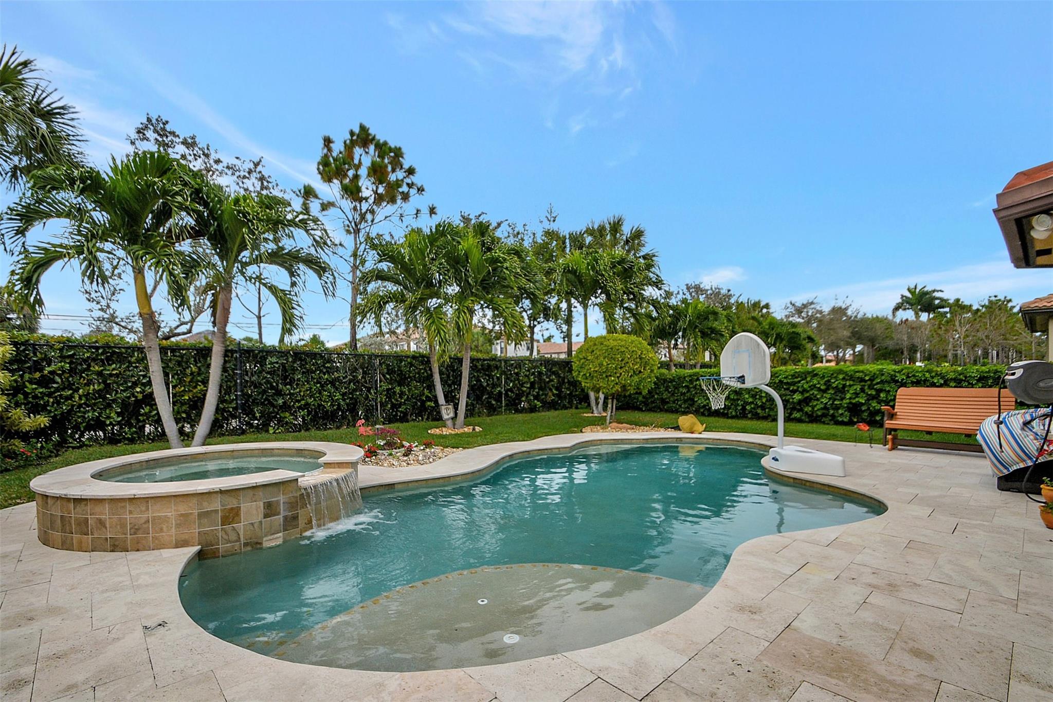 VISTA LAGO - Residential