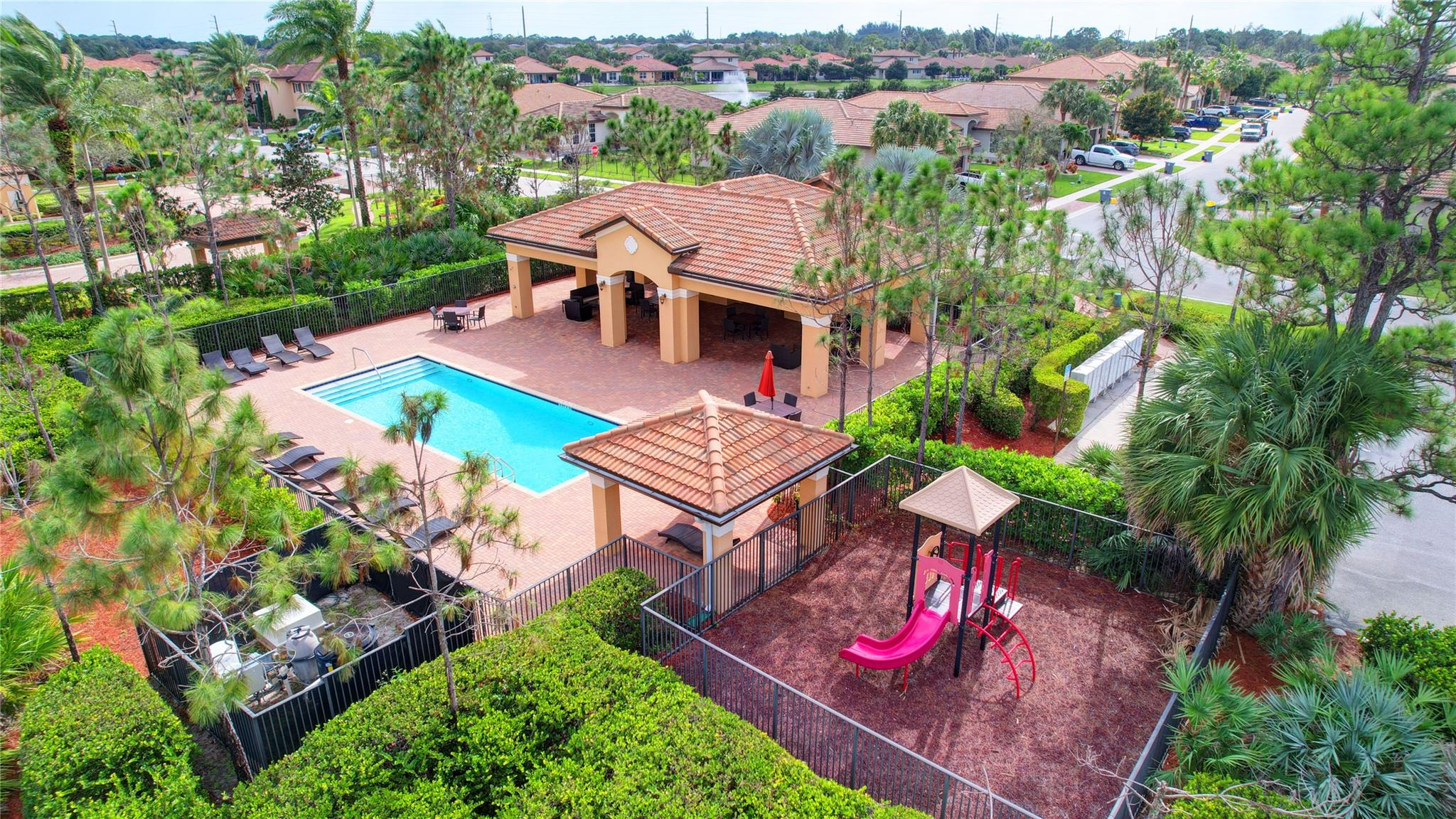 VISTA LAGO - Residential