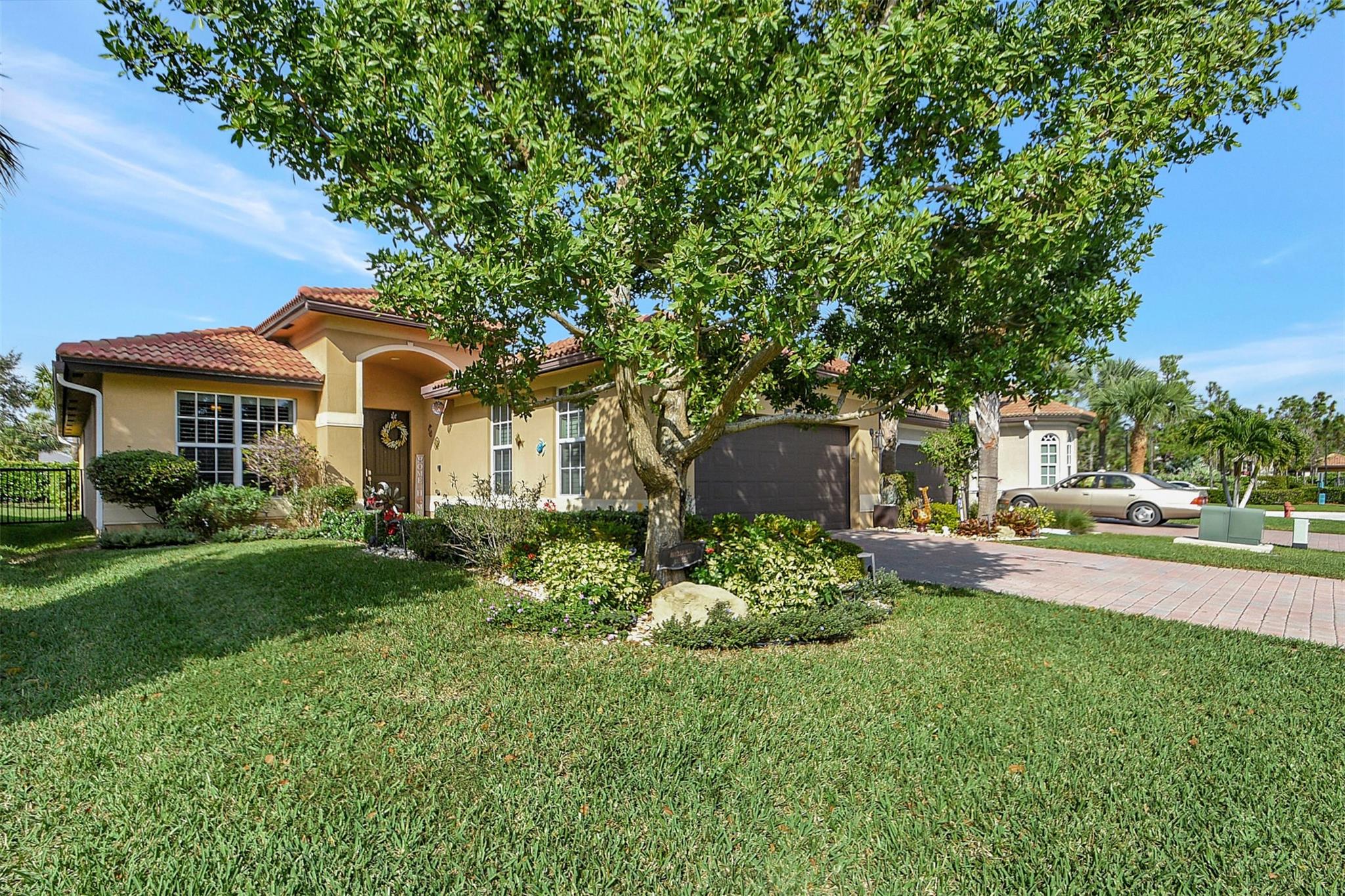 VISTA LAGO - Residential