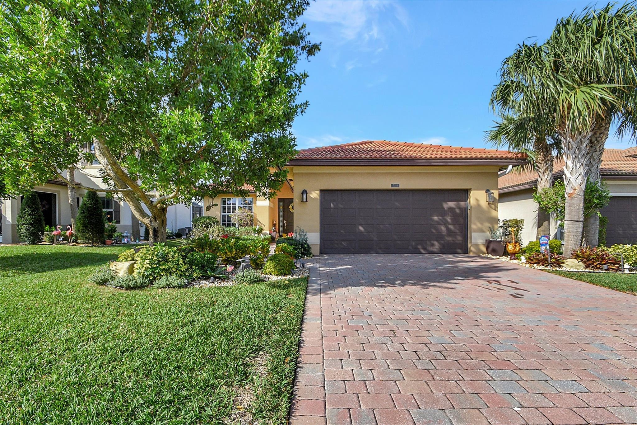 VISTA LAGO - Residential