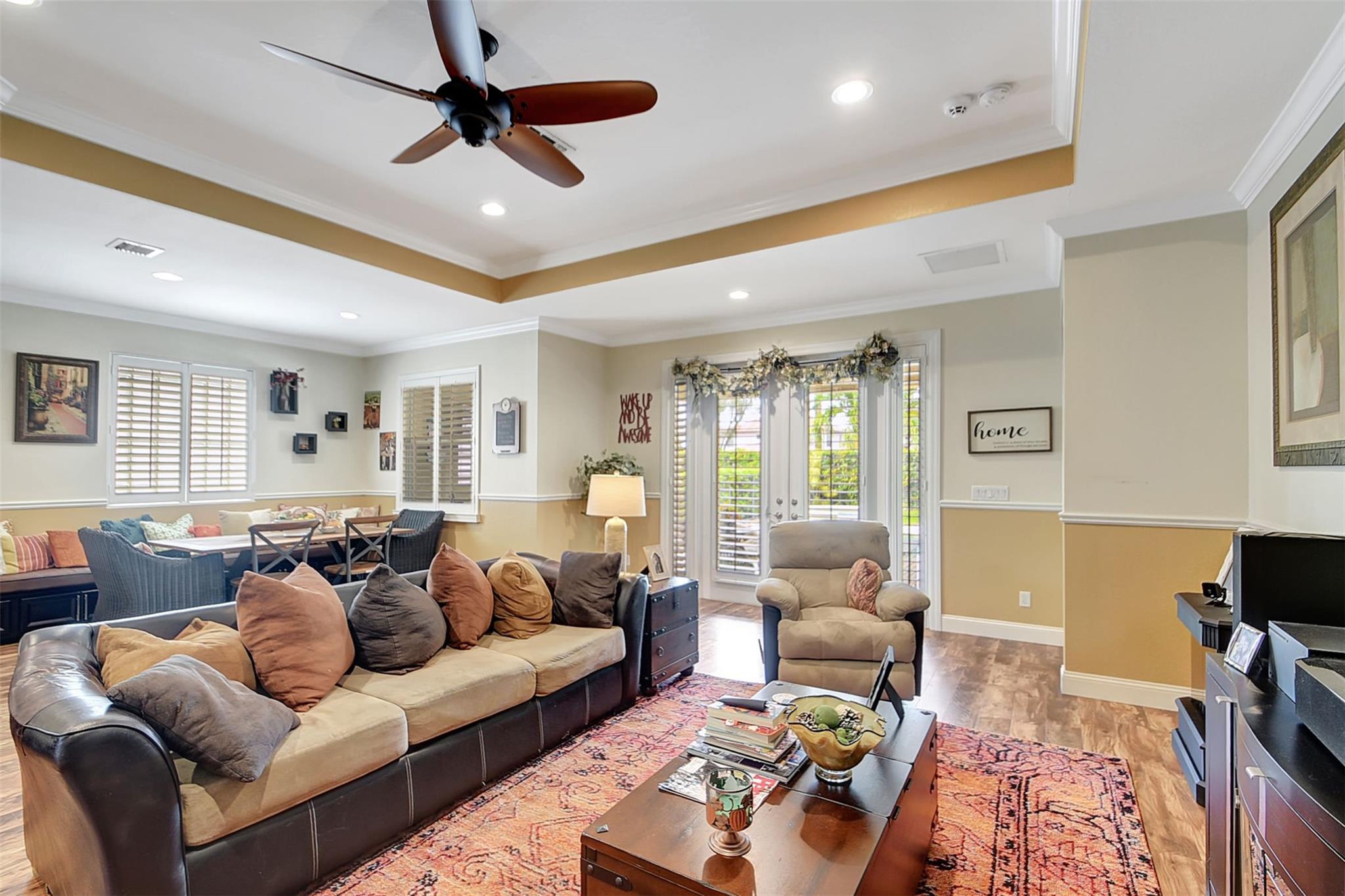 VISTA LAGO - Residential