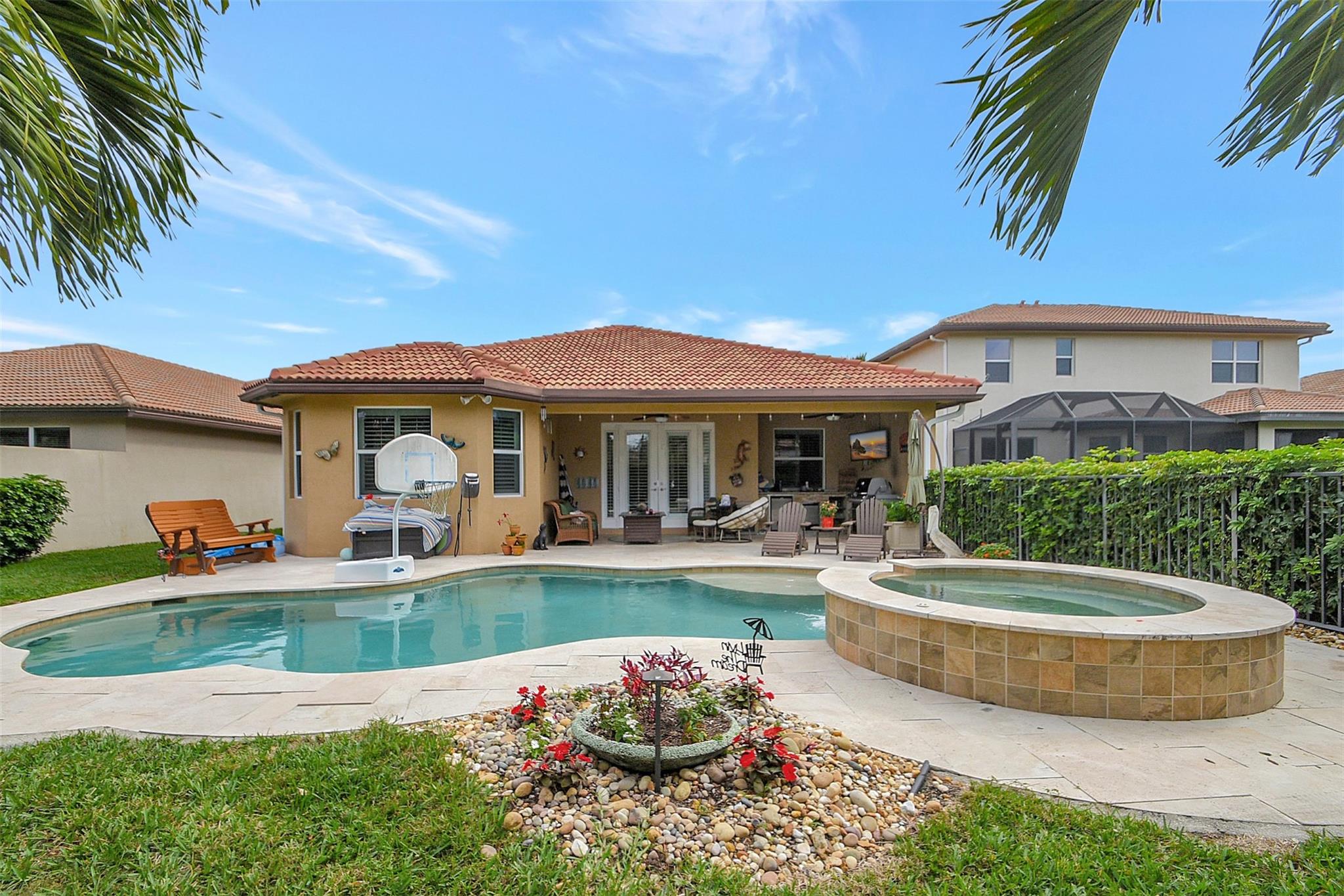 VISTA LAGO - Residential