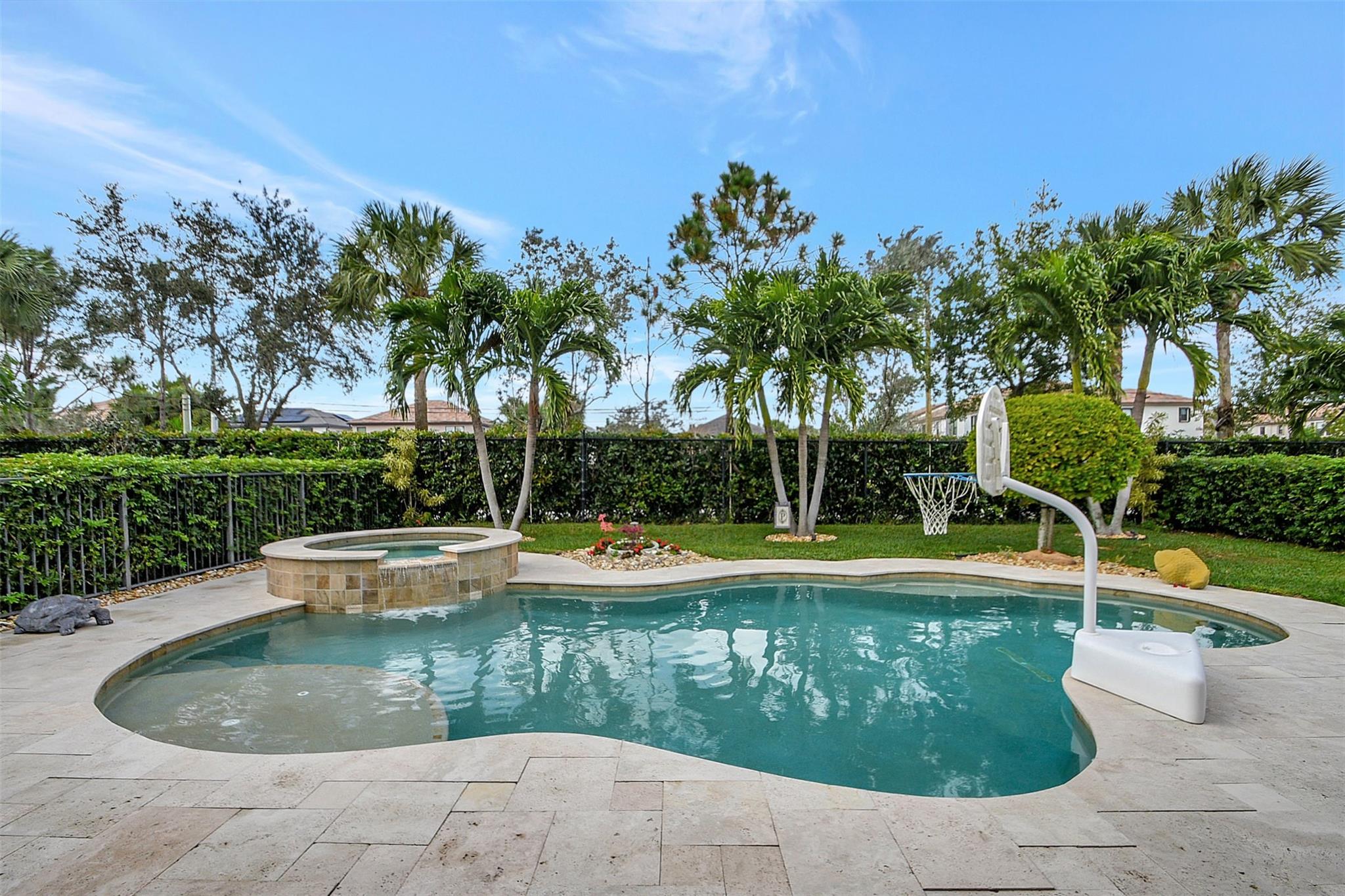 VISTA LAGO - Residential