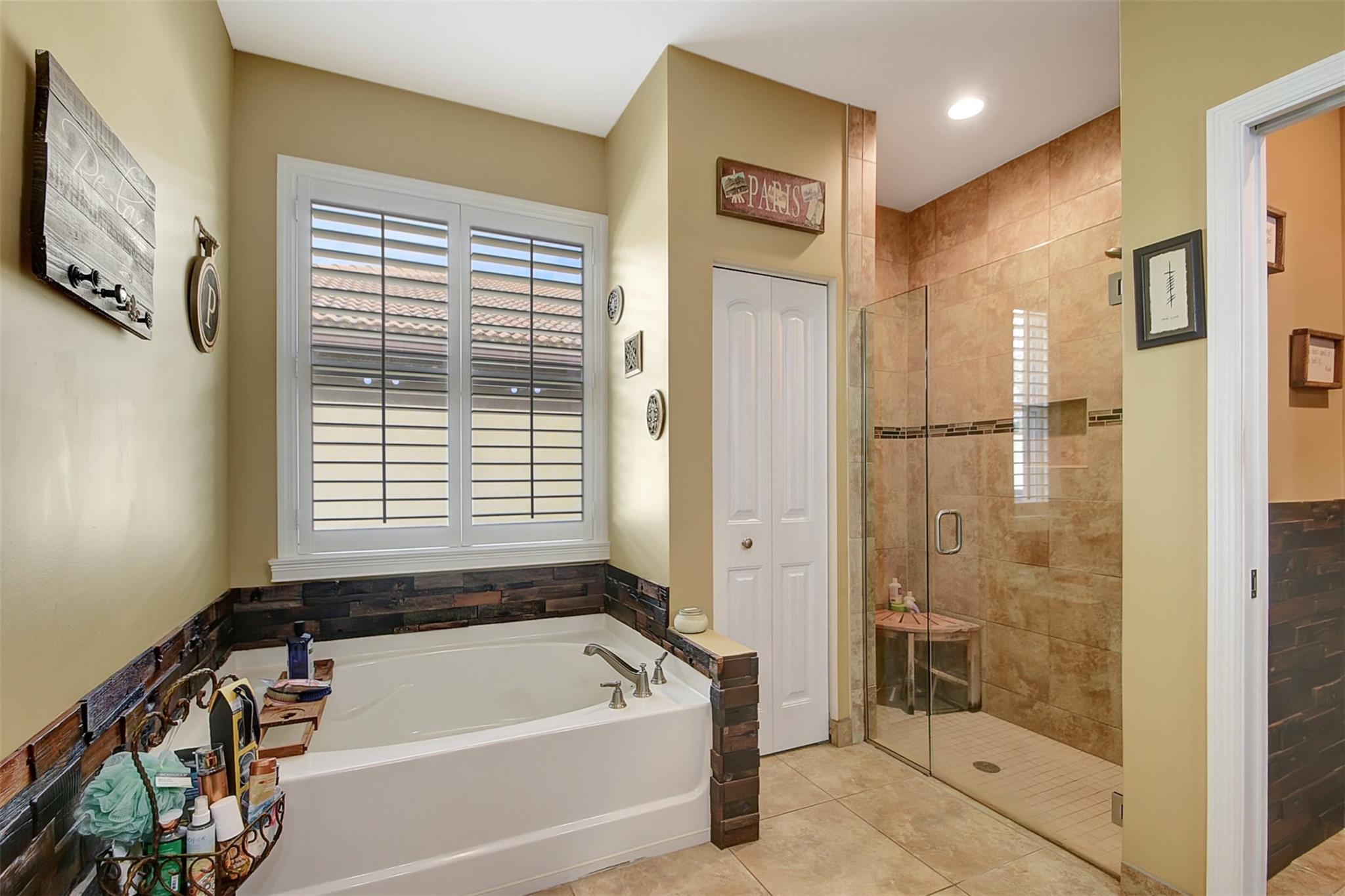 VISTA LAGO - Residential