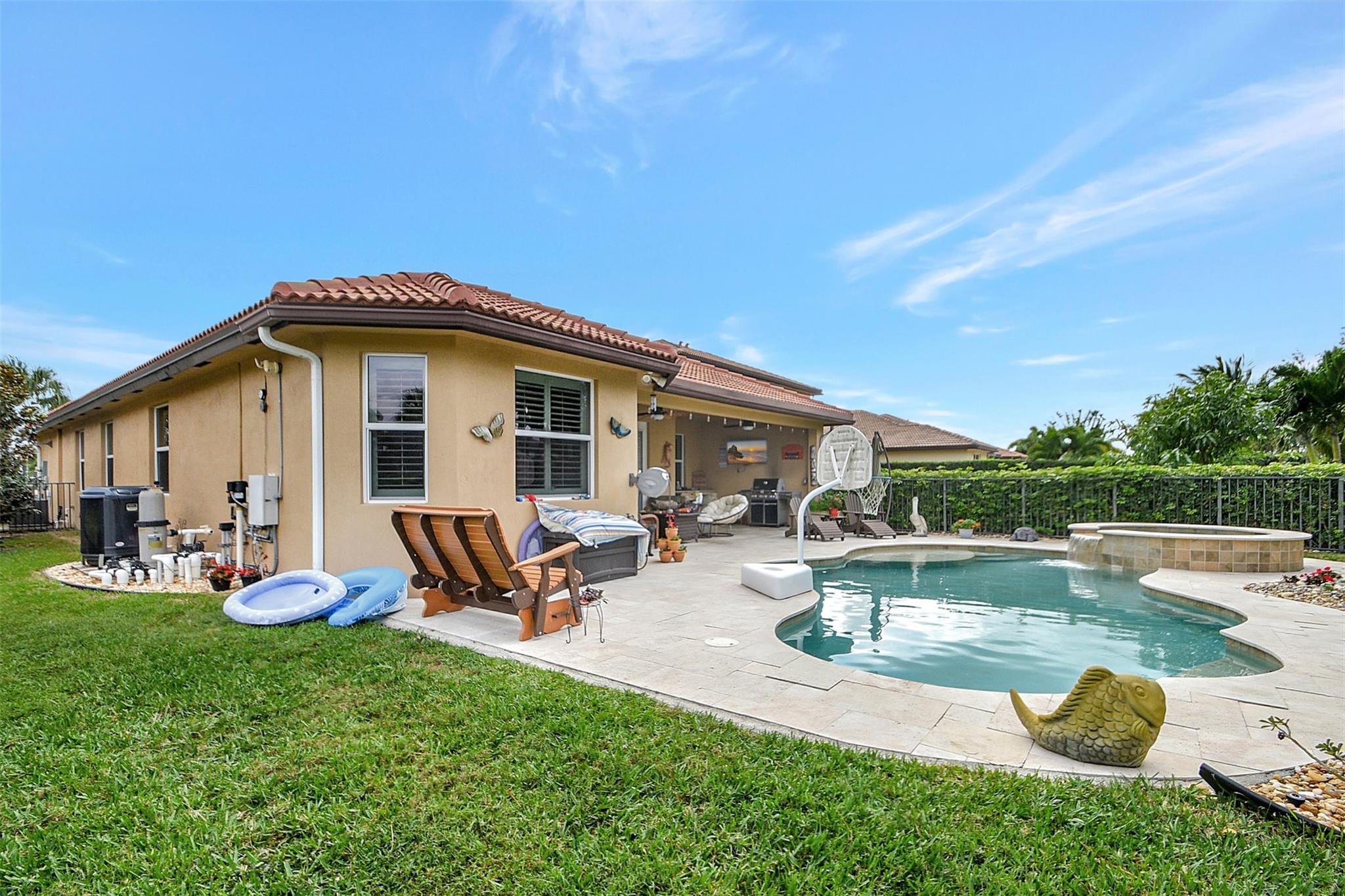 VISTA LAGO - Residential