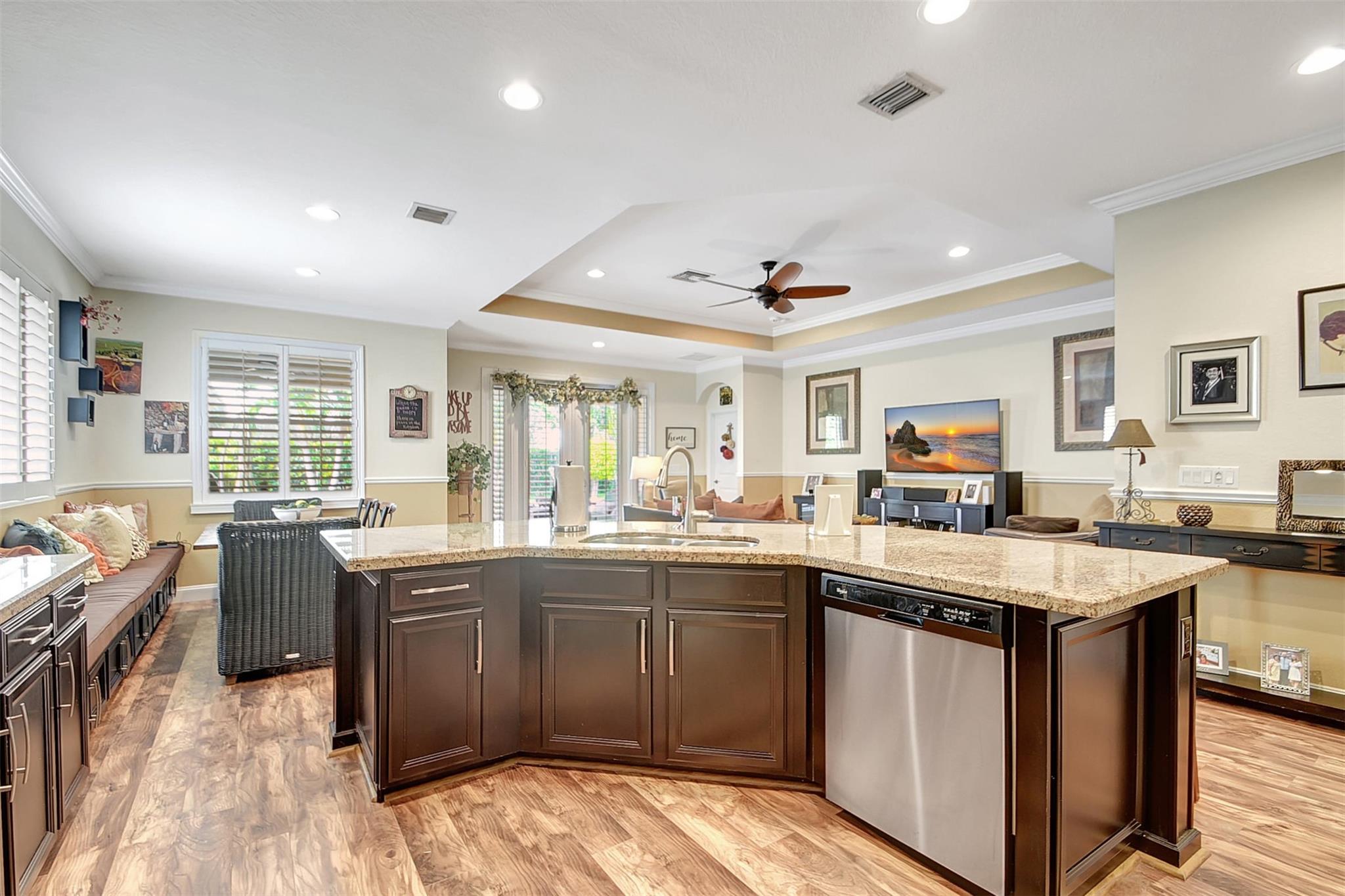 VISTA LAGO - Residential