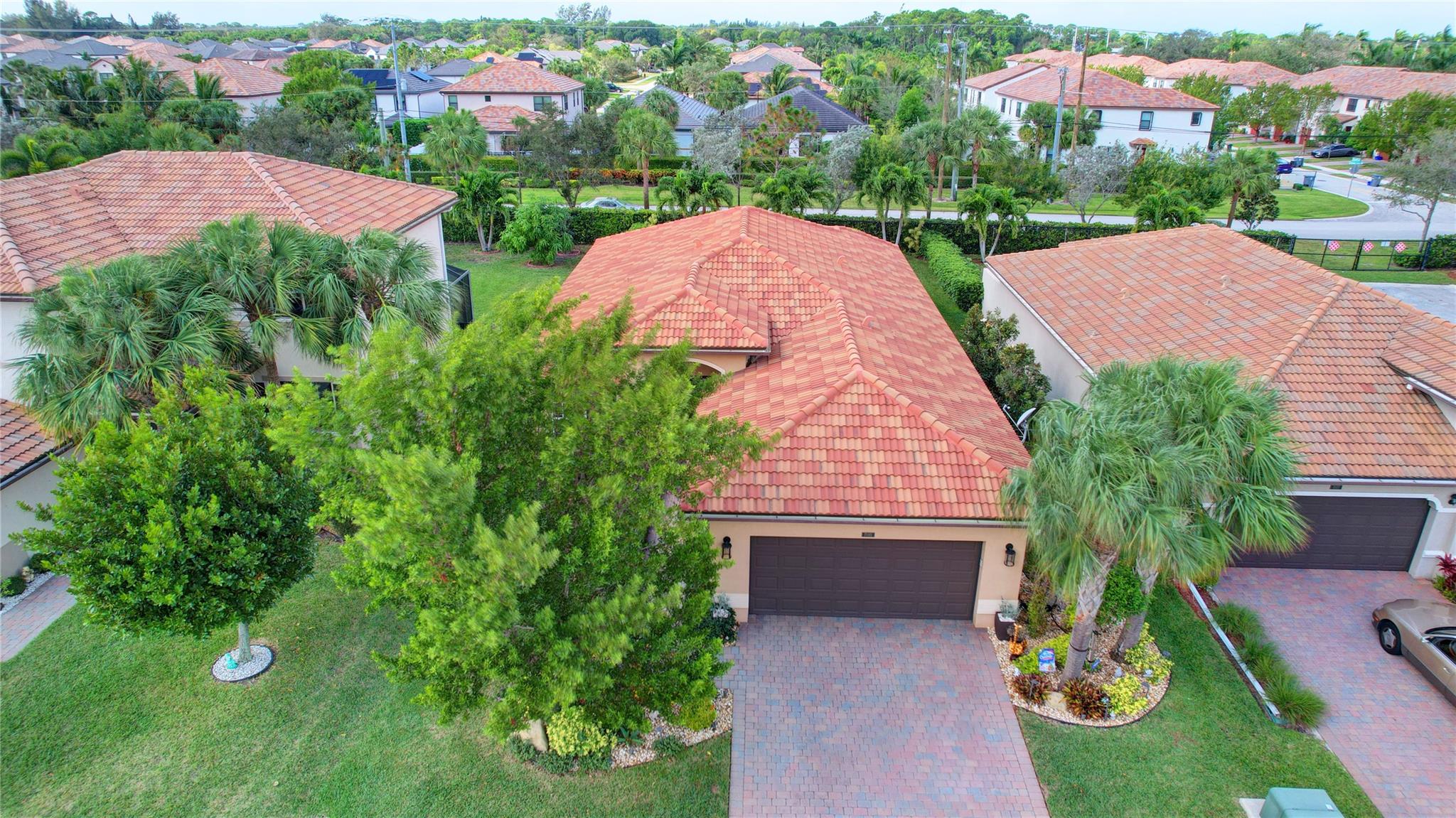 VISTA LAGO - Residential