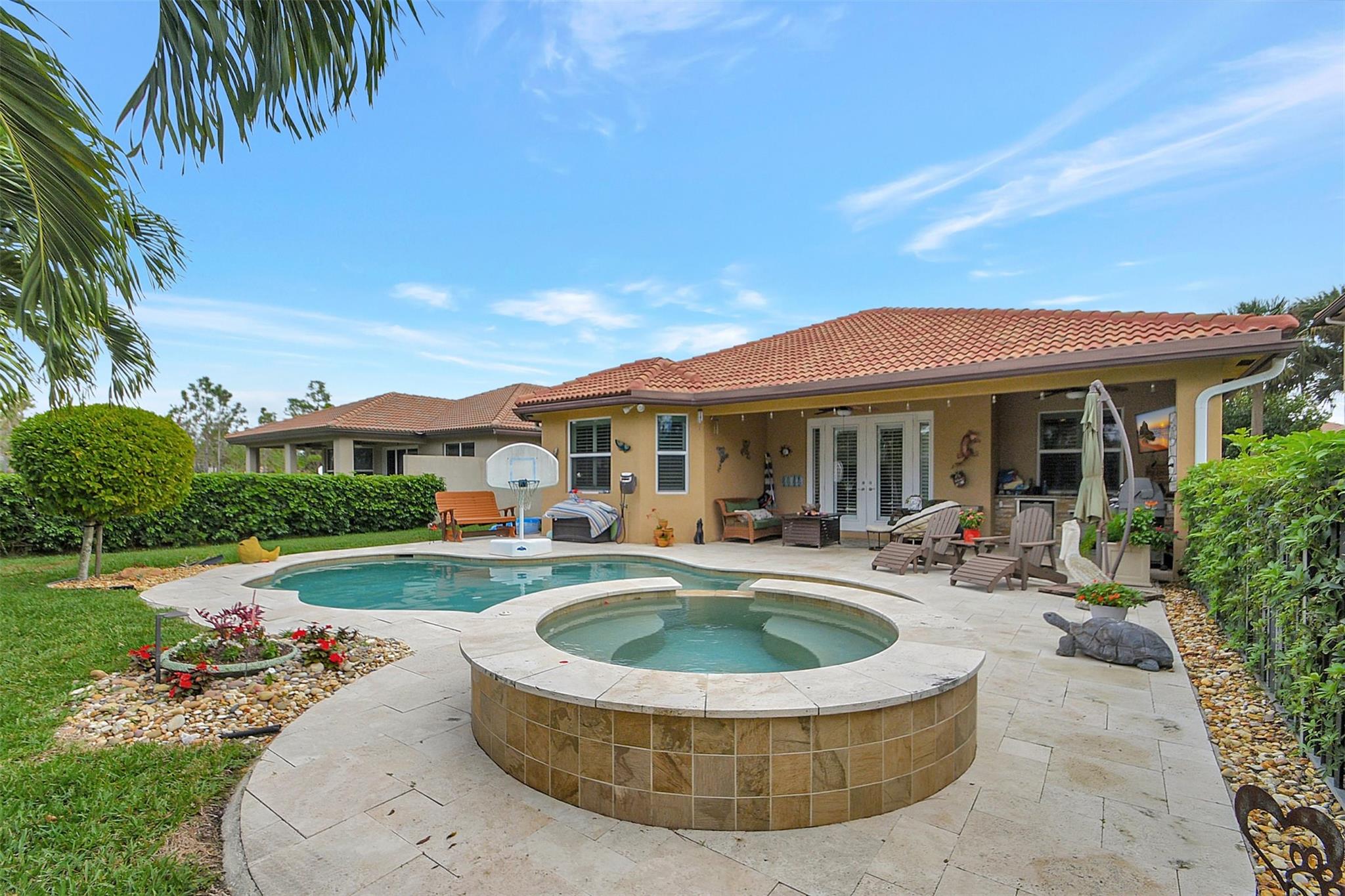 VISTA LAGO - Residential