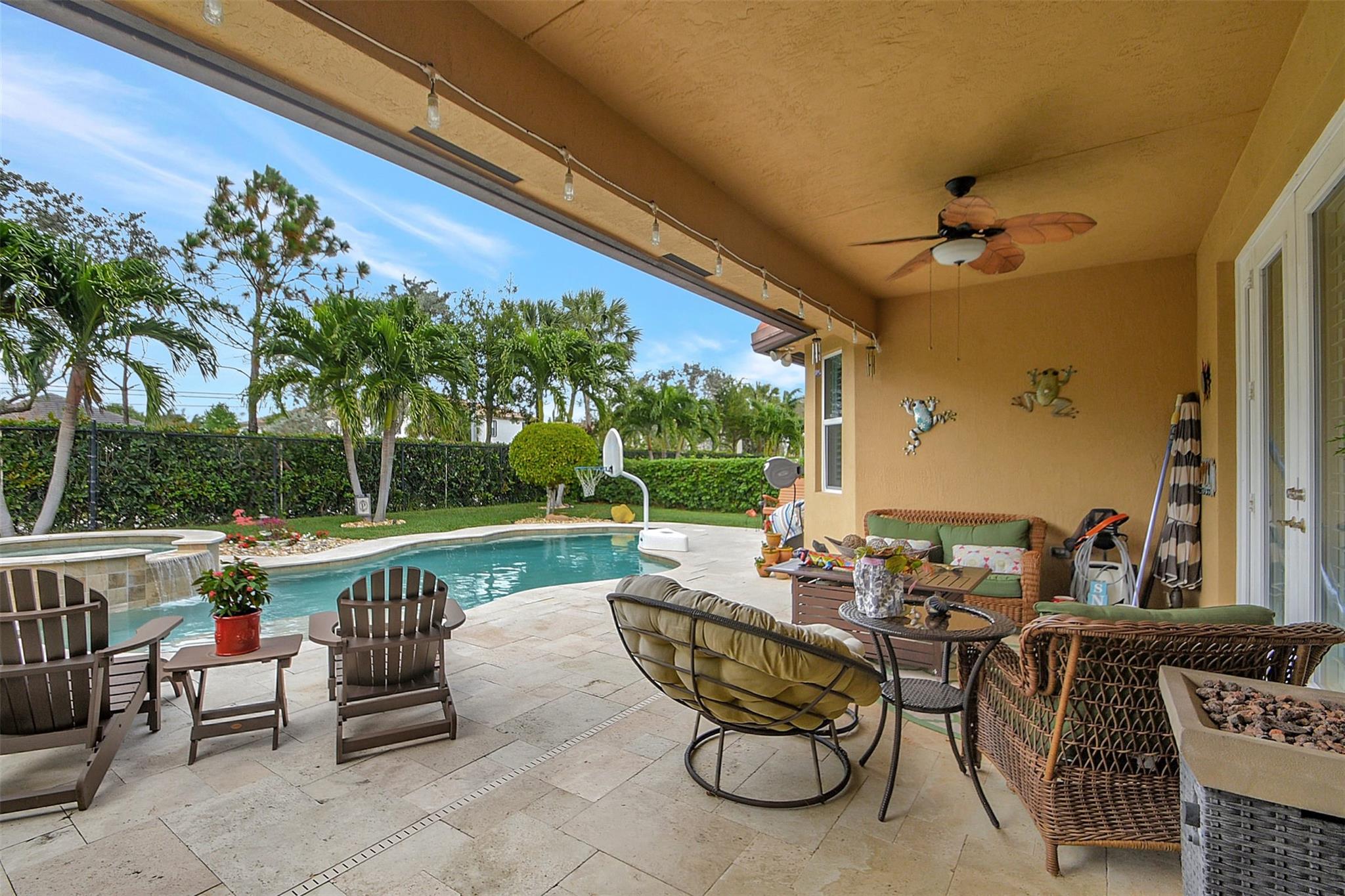 VISTA LAGO - Residential