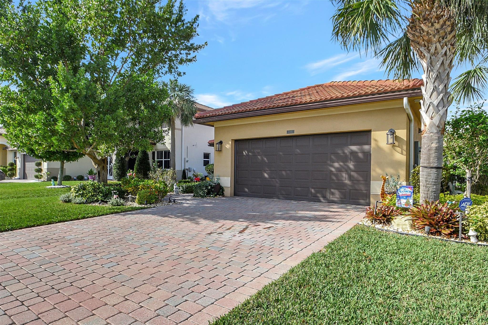VISTA LAGO - Residential