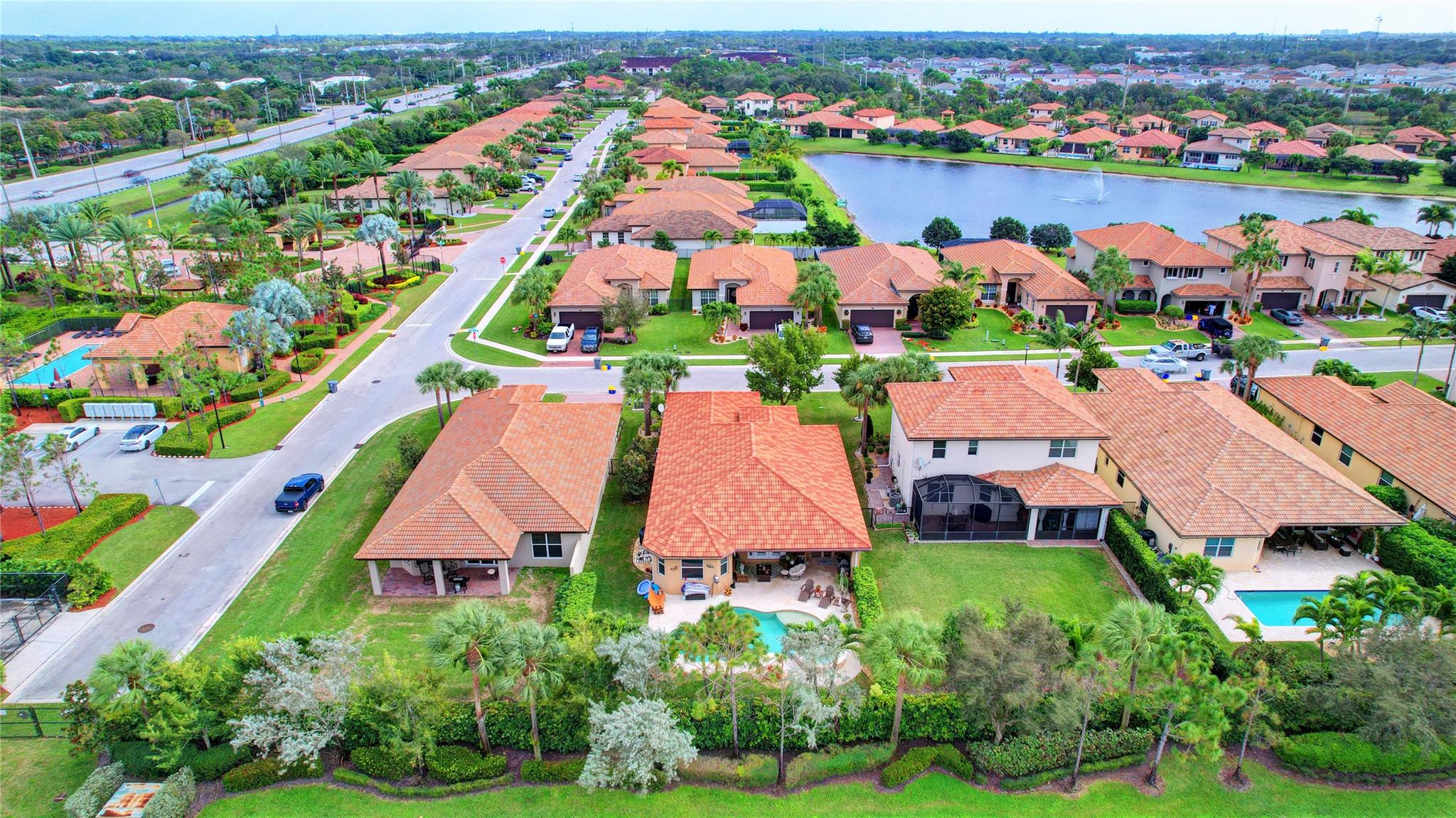 VISTA LAGO - Residential
