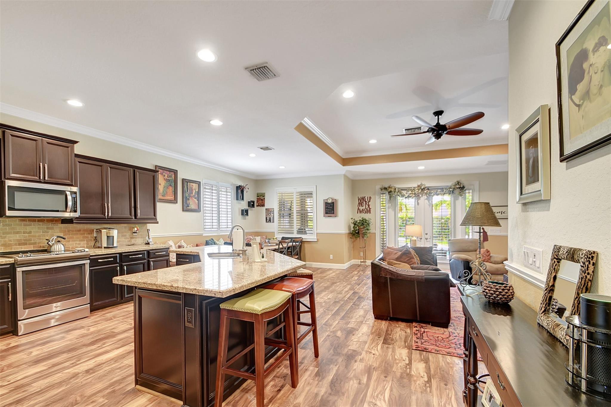VISTA LAGO - Residential