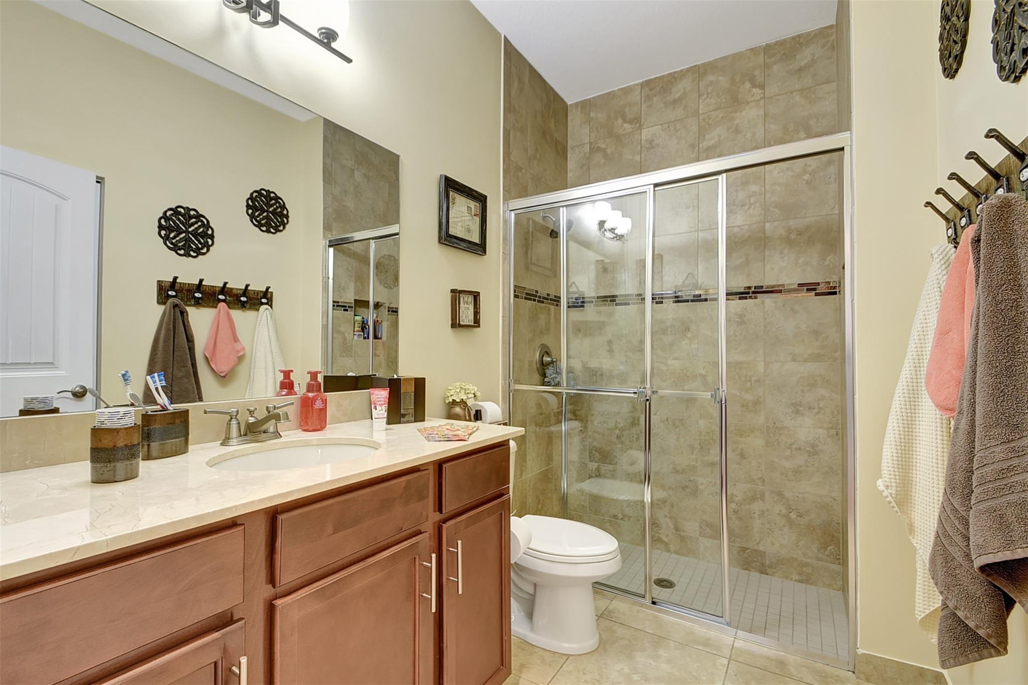 VISTA LAGO - Residential