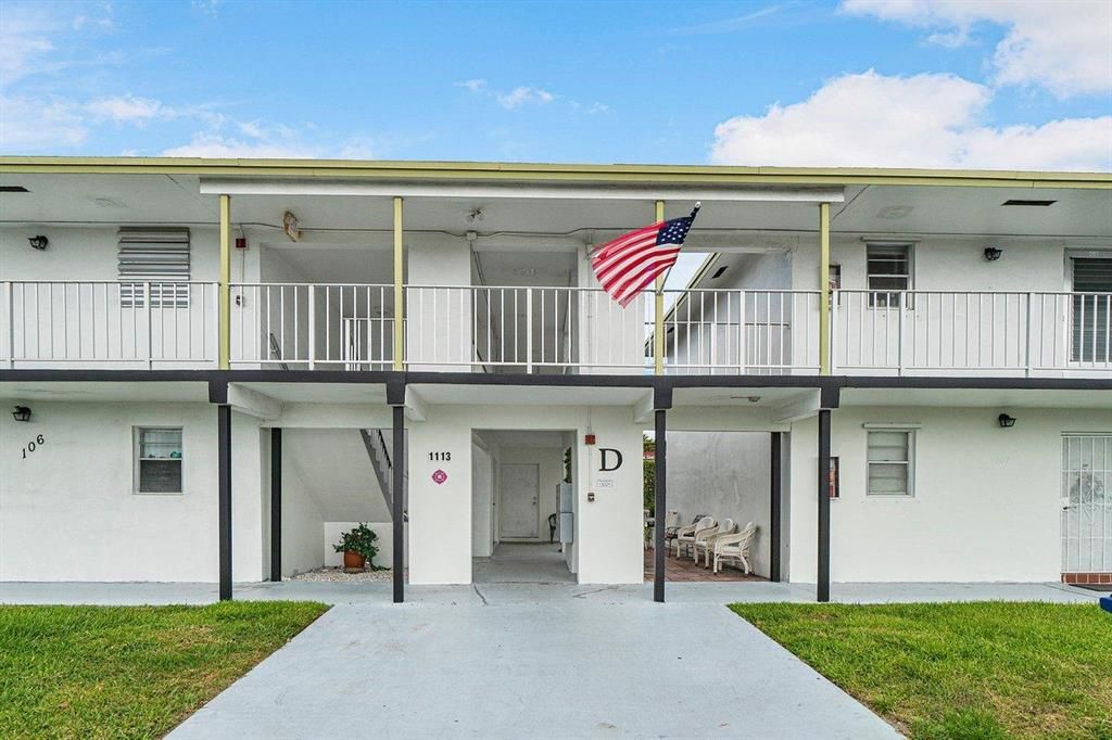 Photo of 1113 Lake Terrace Ter #102-D, Boynton Beach, FL 33426 (MLS # R10698746)