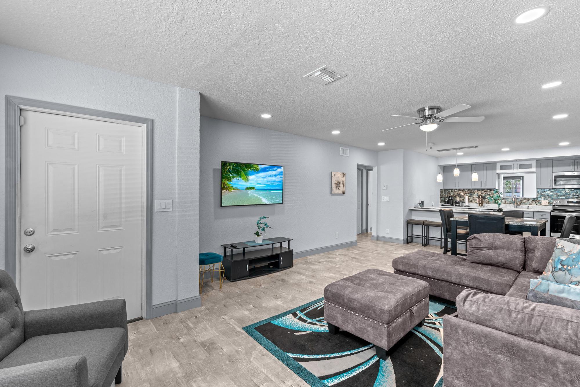 741 W 10th Street