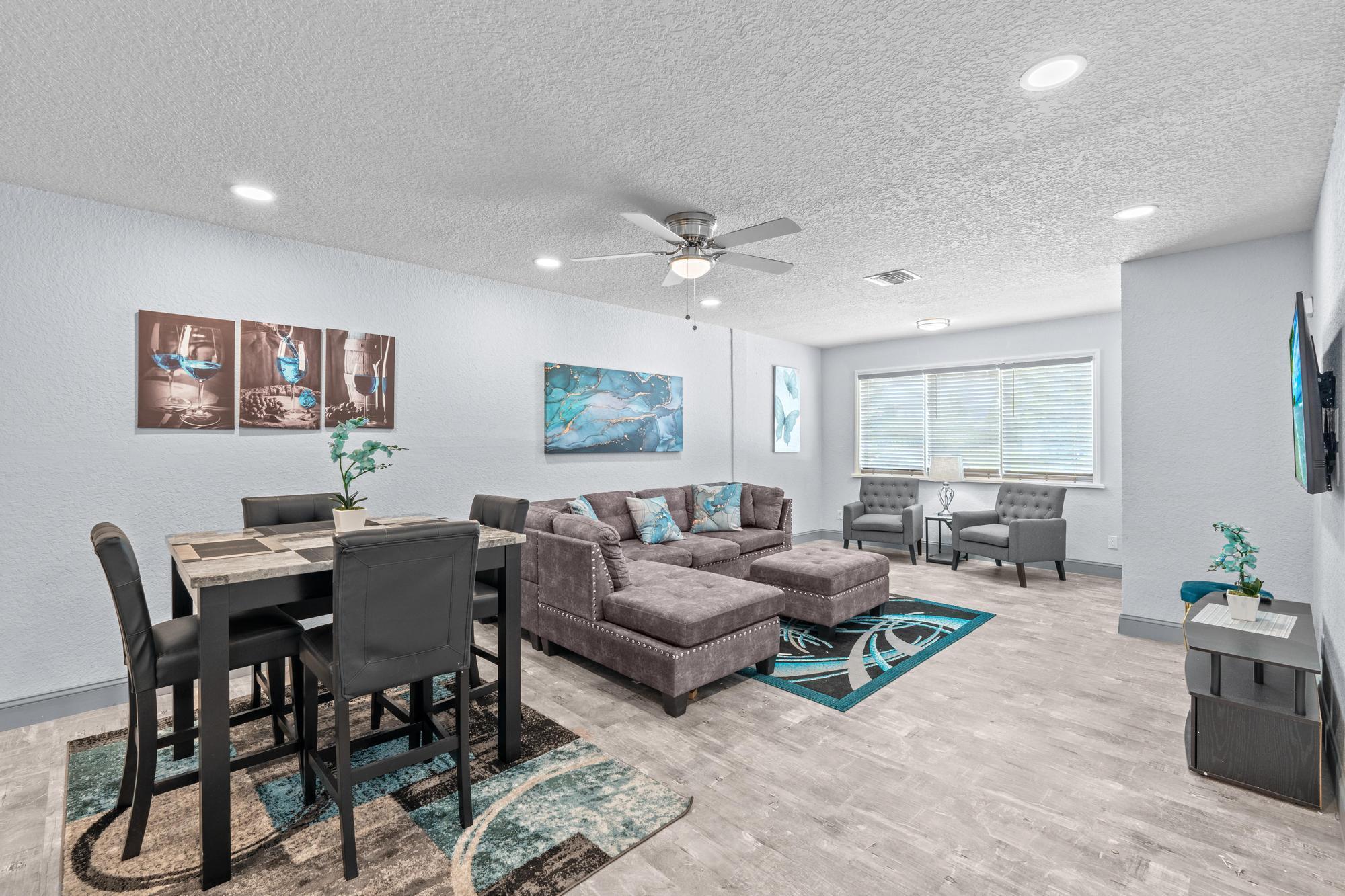 741 W 10th Street