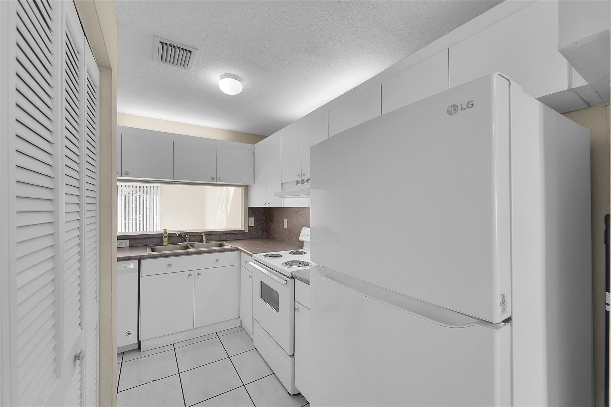 Fairway Twnhs Condo - Residential Lease