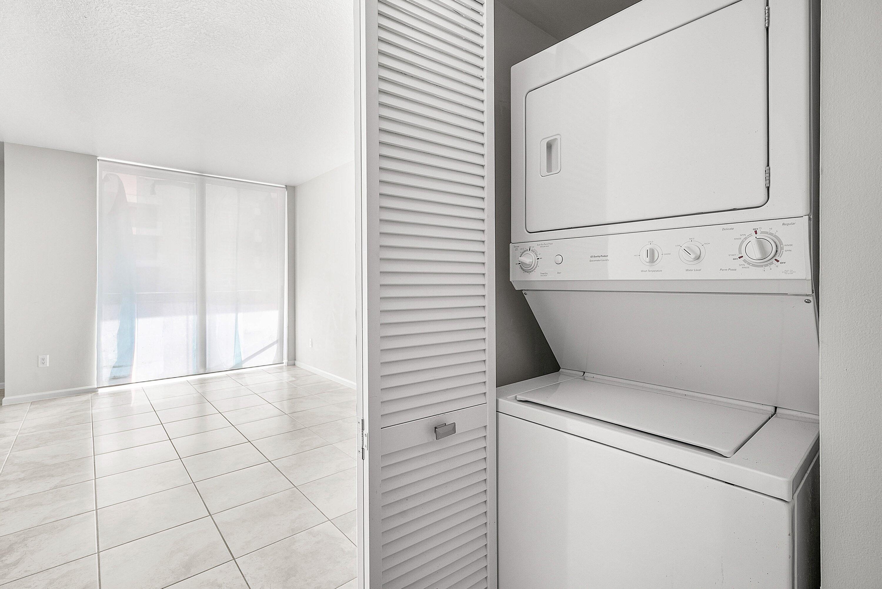 METROPOLITAN CONDO - Residential Lease