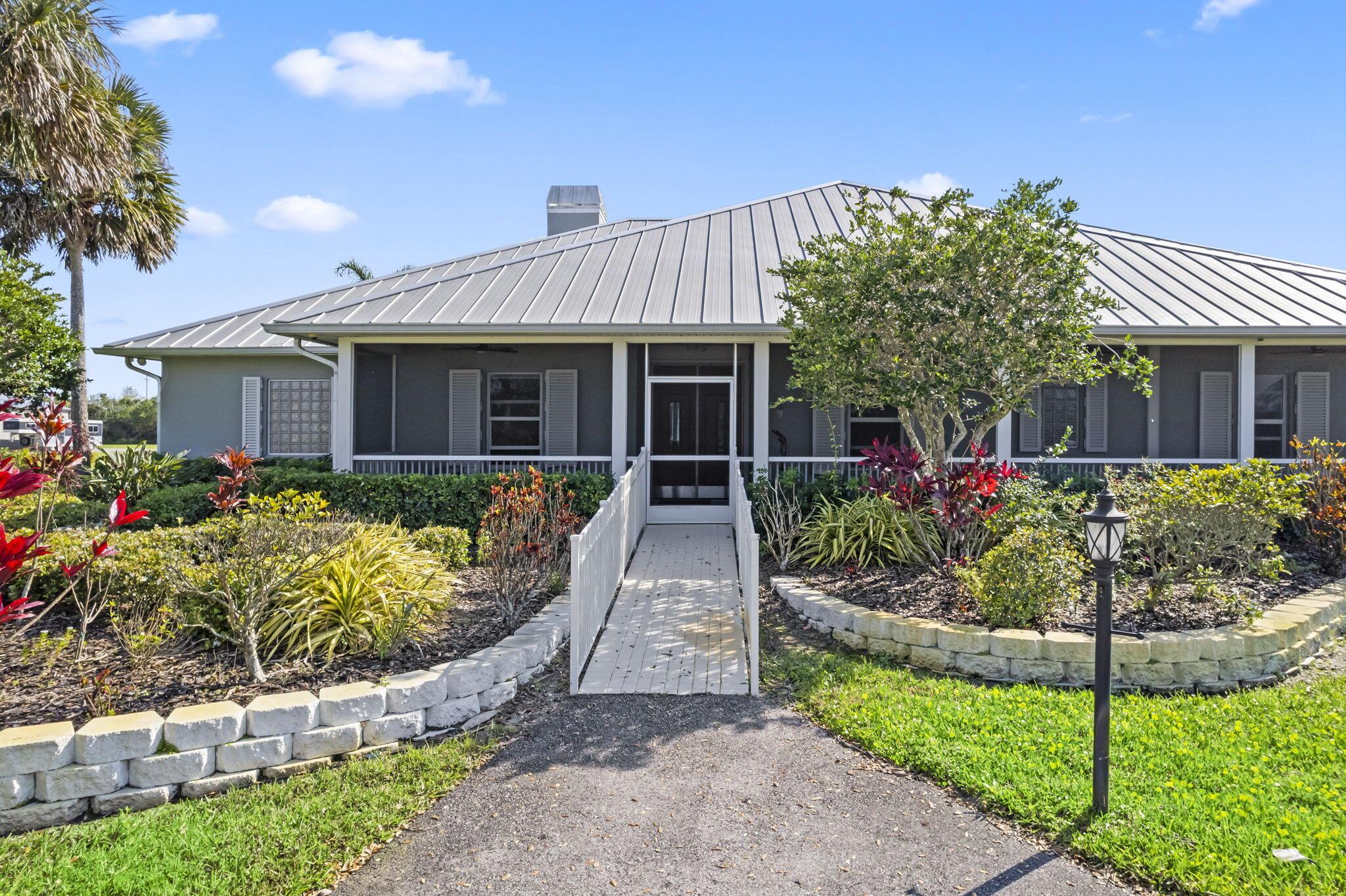 8135 White Fences Lane, Vero Beach, FL, 32968/$1,949,000 2 8135 White Fences Lane