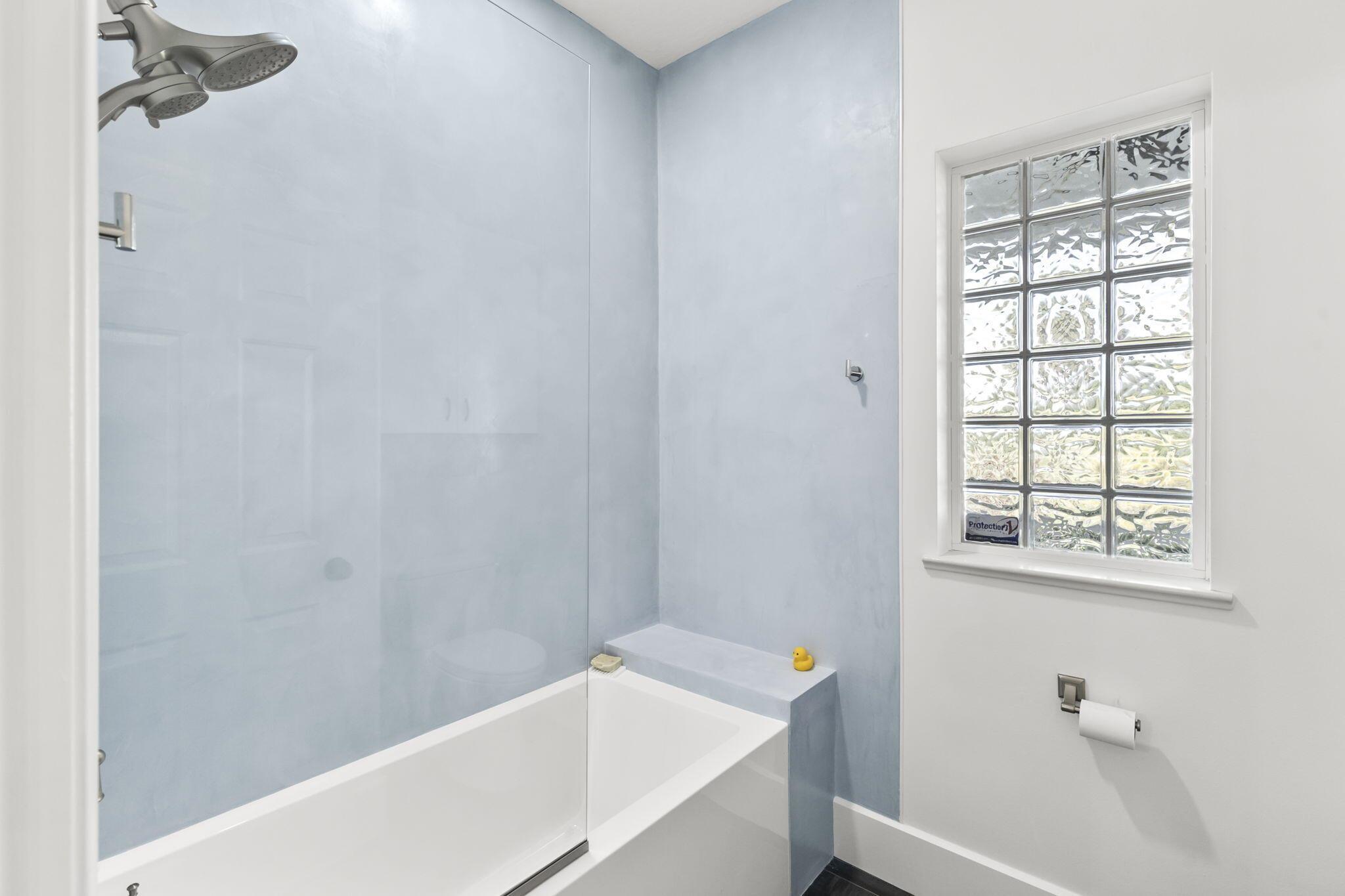WHITE FENCES (A OF E) - Residential