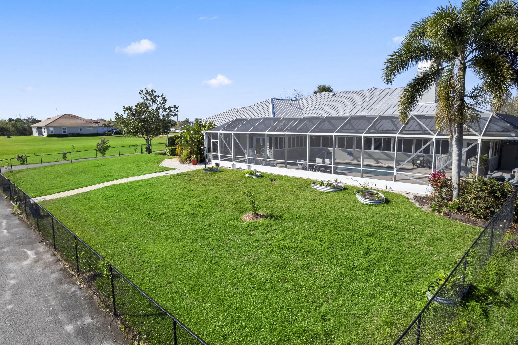 WHITE FENCES (A OF E) - Residential
