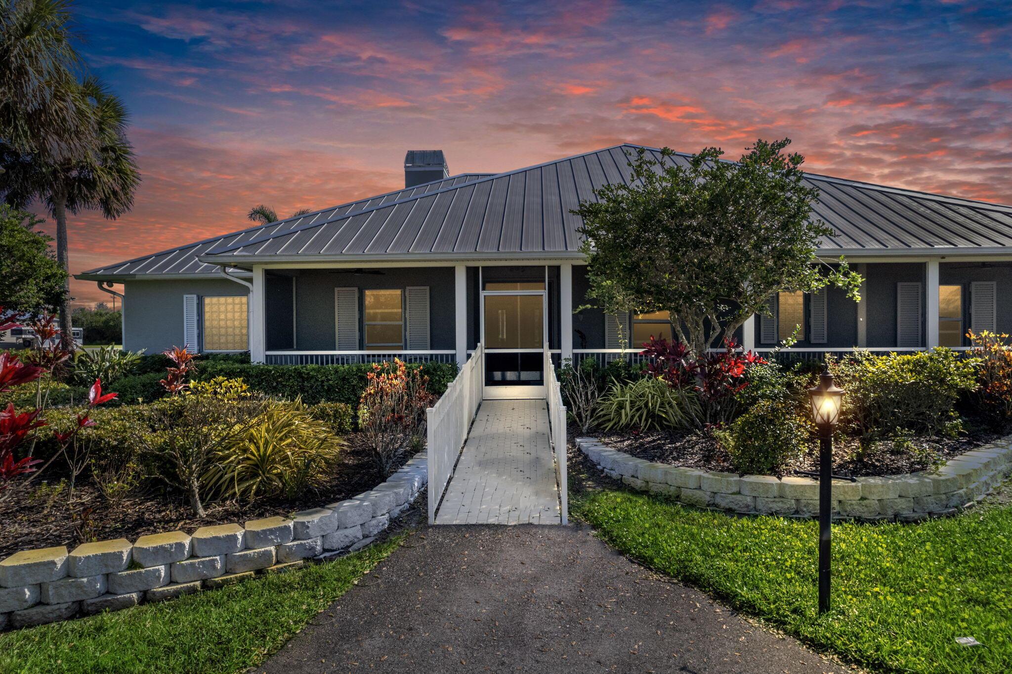 8135 White Fences Lane, Vero Beach, FL, 32968/$1,949,000 3 8135 White Fences Lane